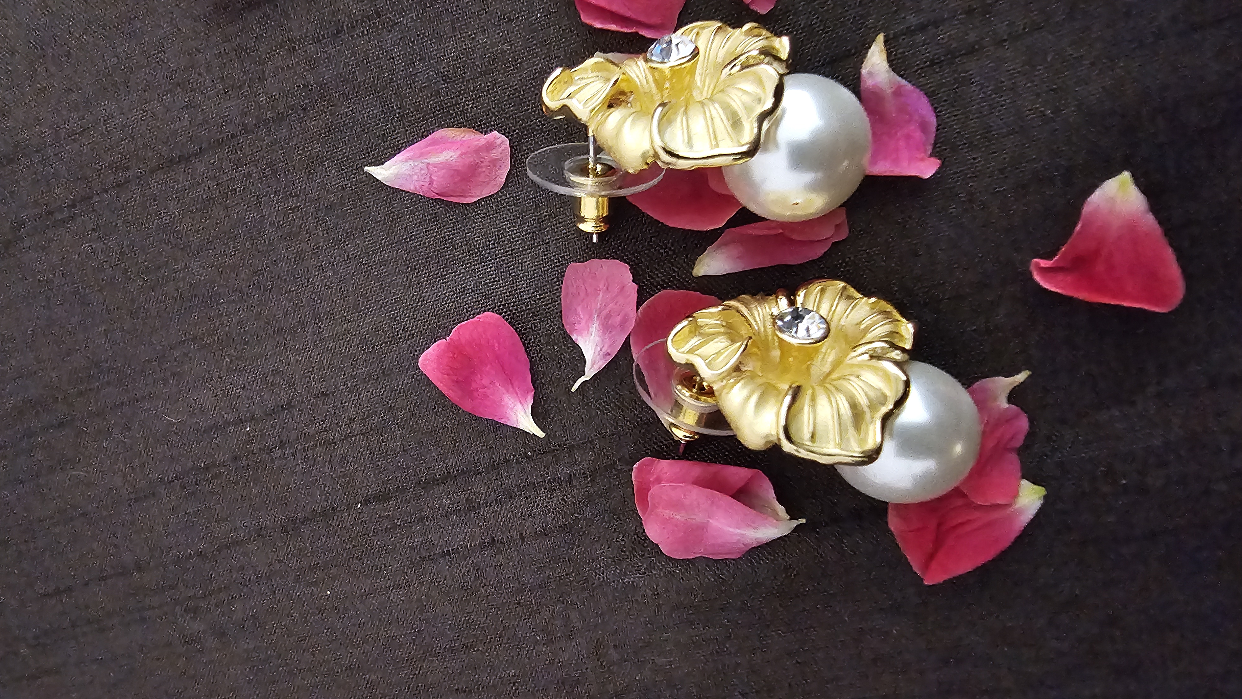 Gold Flower Pearl Earrings