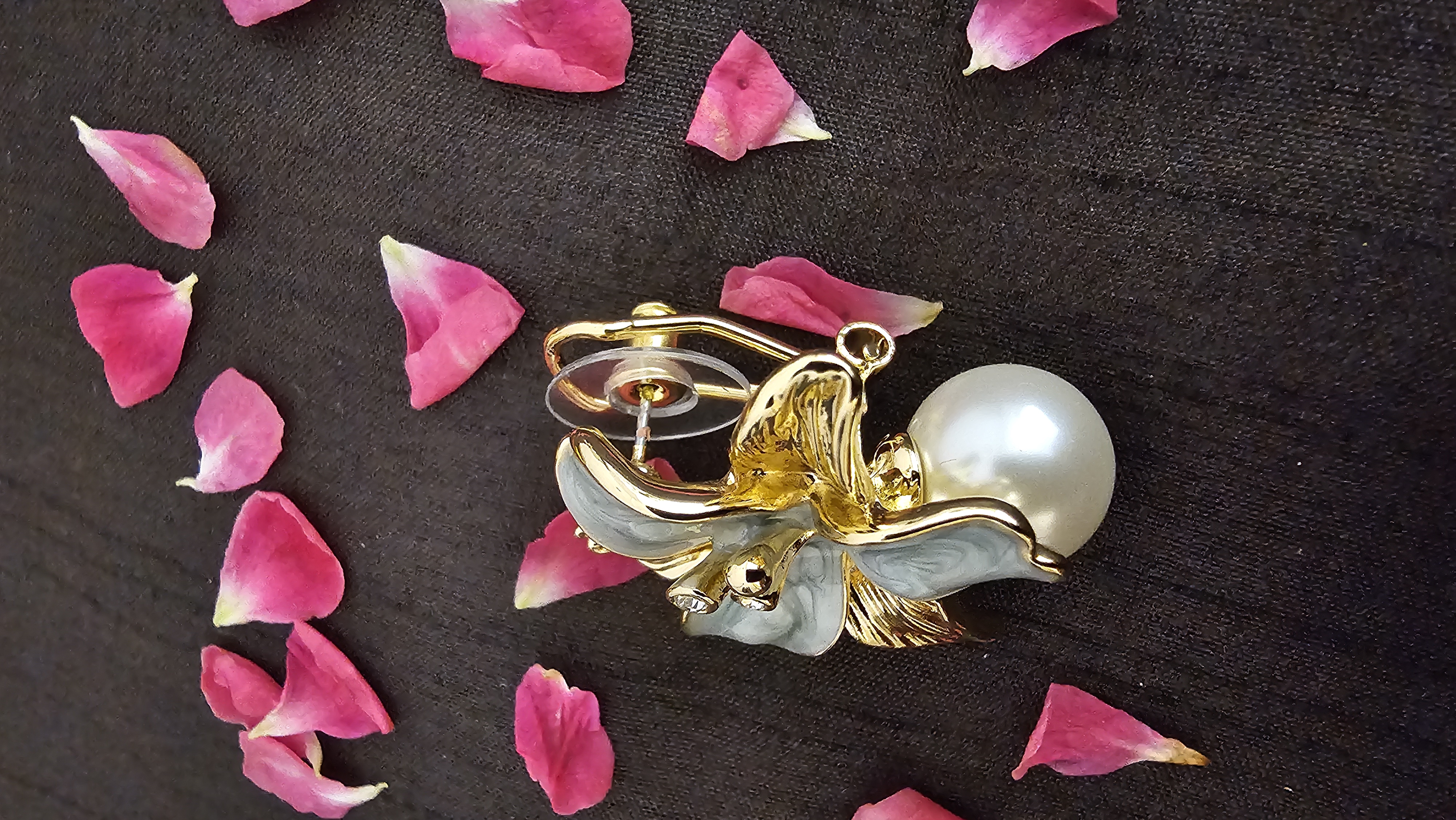 Elegant Floral Pearl Earrings