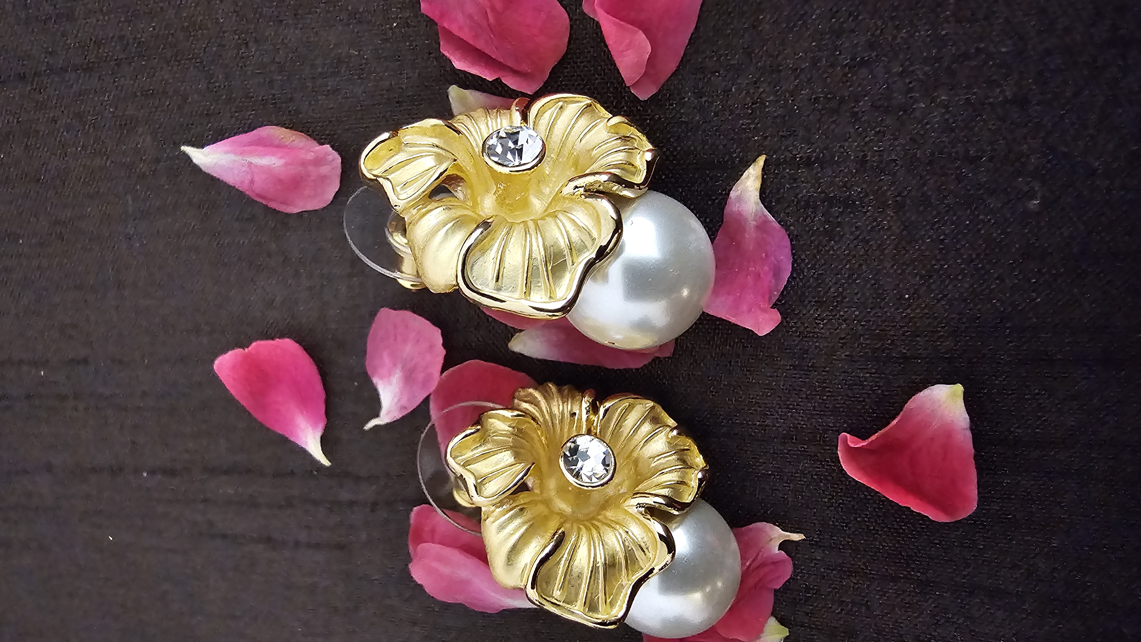 Gold Flower Pearl Earrings