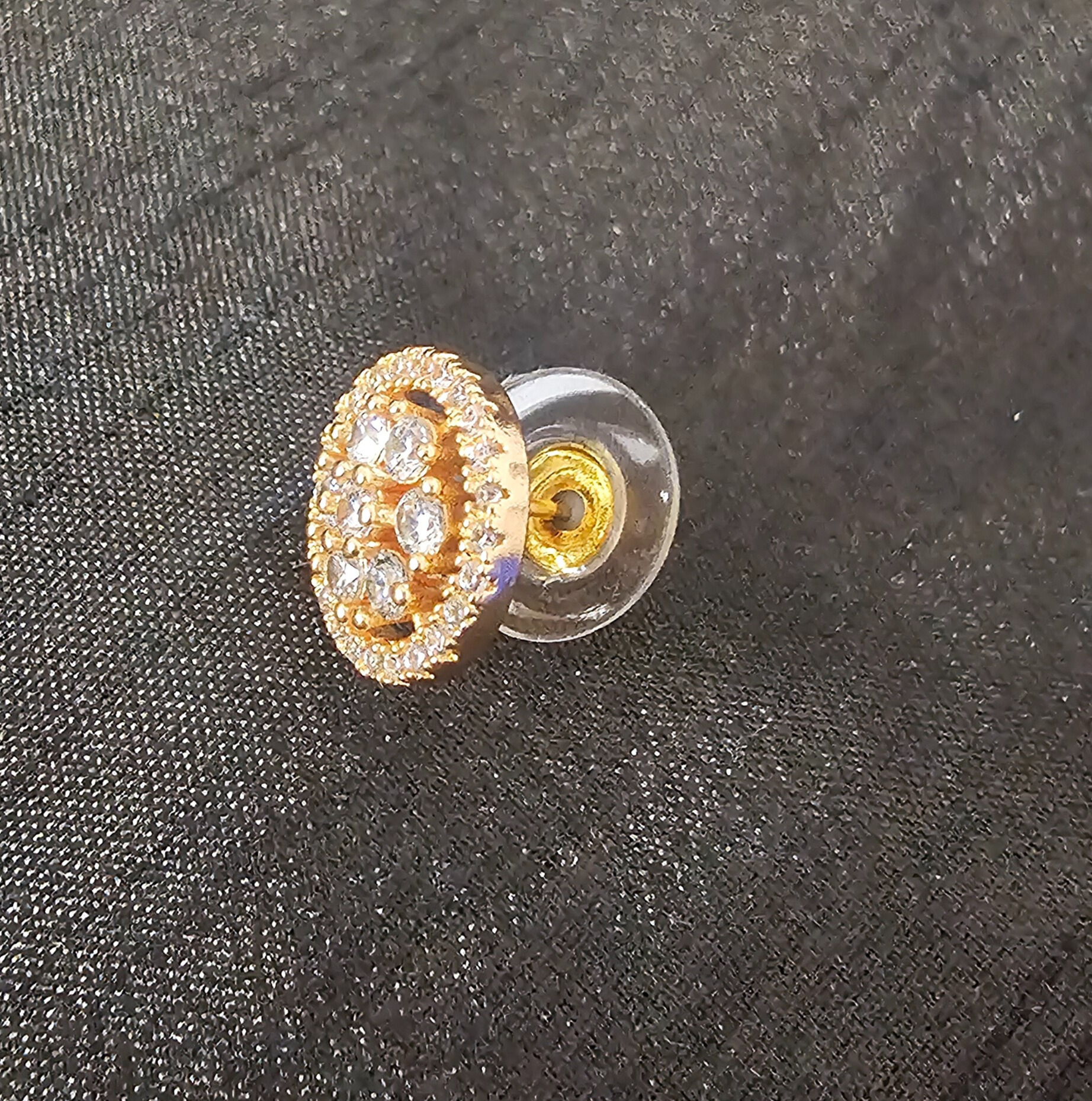 Gold-tone stud earring