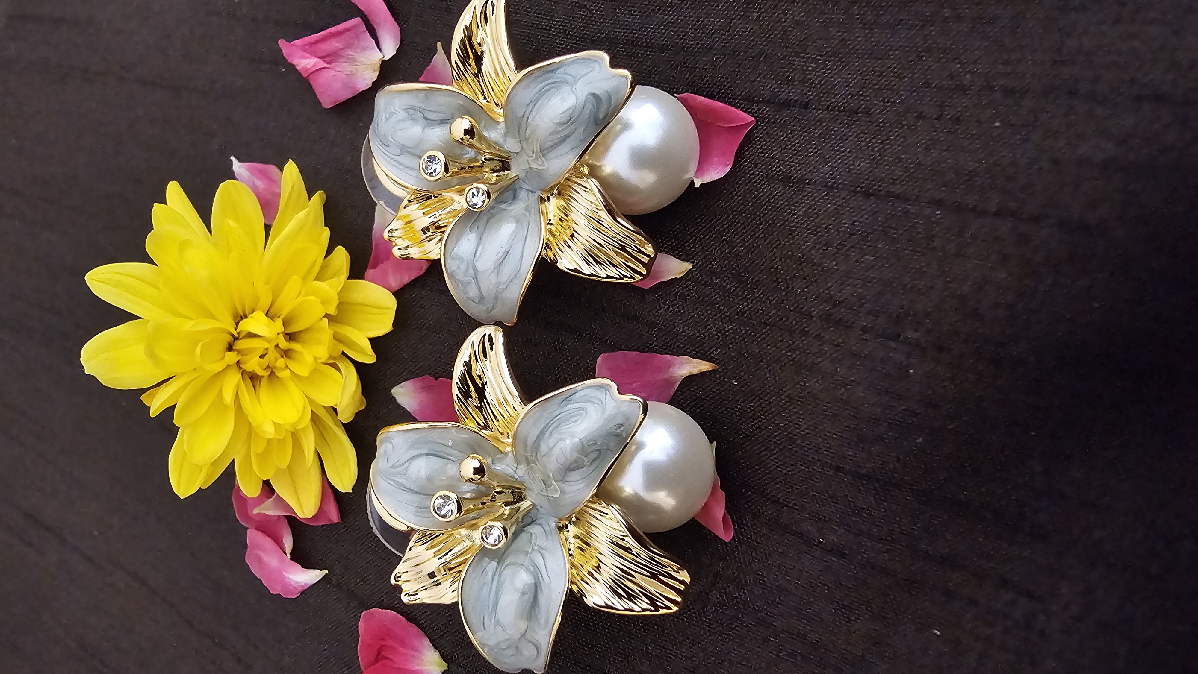 Elegant Floral Pearl Earrings