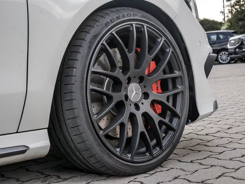 Mercedes-Benz CLA 45 AMG Shooting Brake 381cv