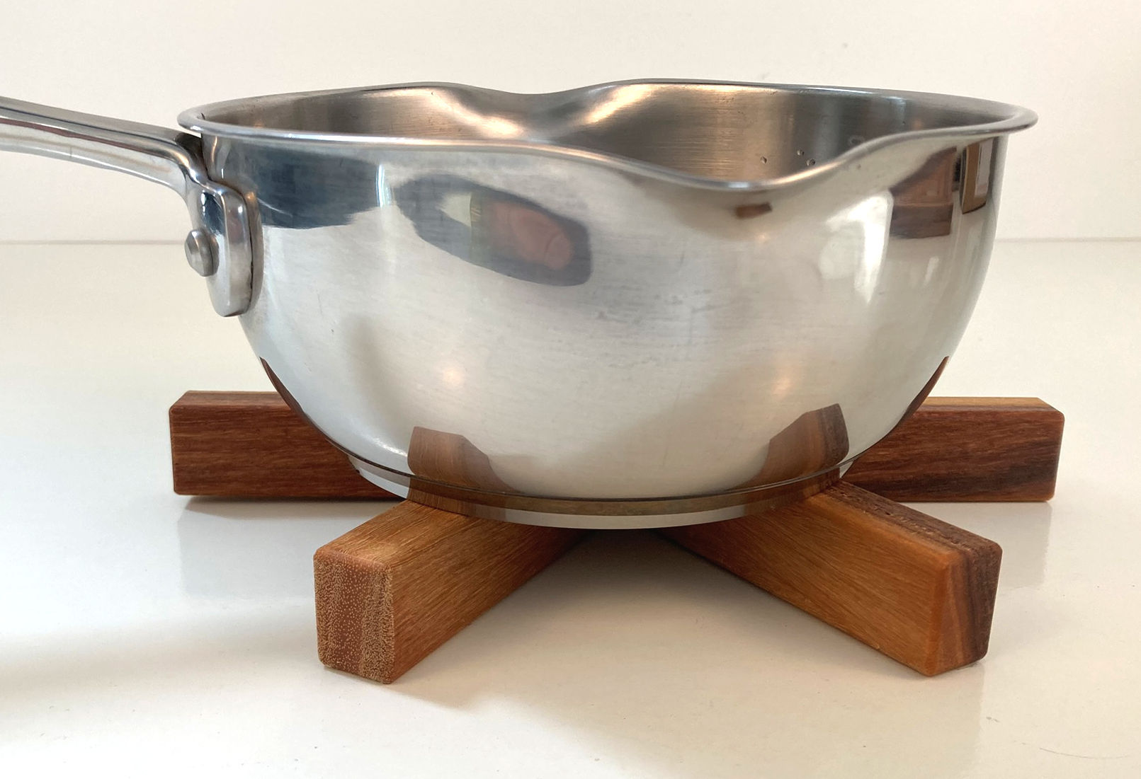 Trivet in Teak with Asterix Design
