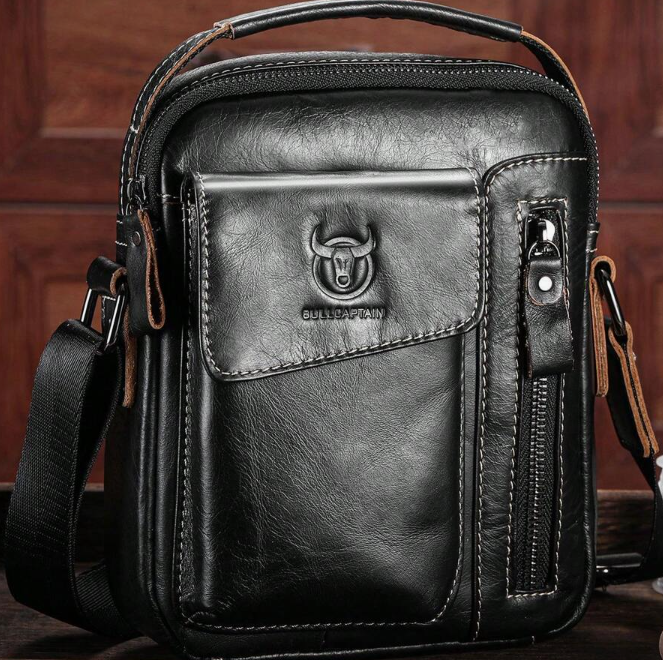 FR ready to ship – Wholesale lot of 12 units of Men's Leather Crossbody Bag – Retail Price 28.58€ Each – Our Price Is Only 4.95€ Each