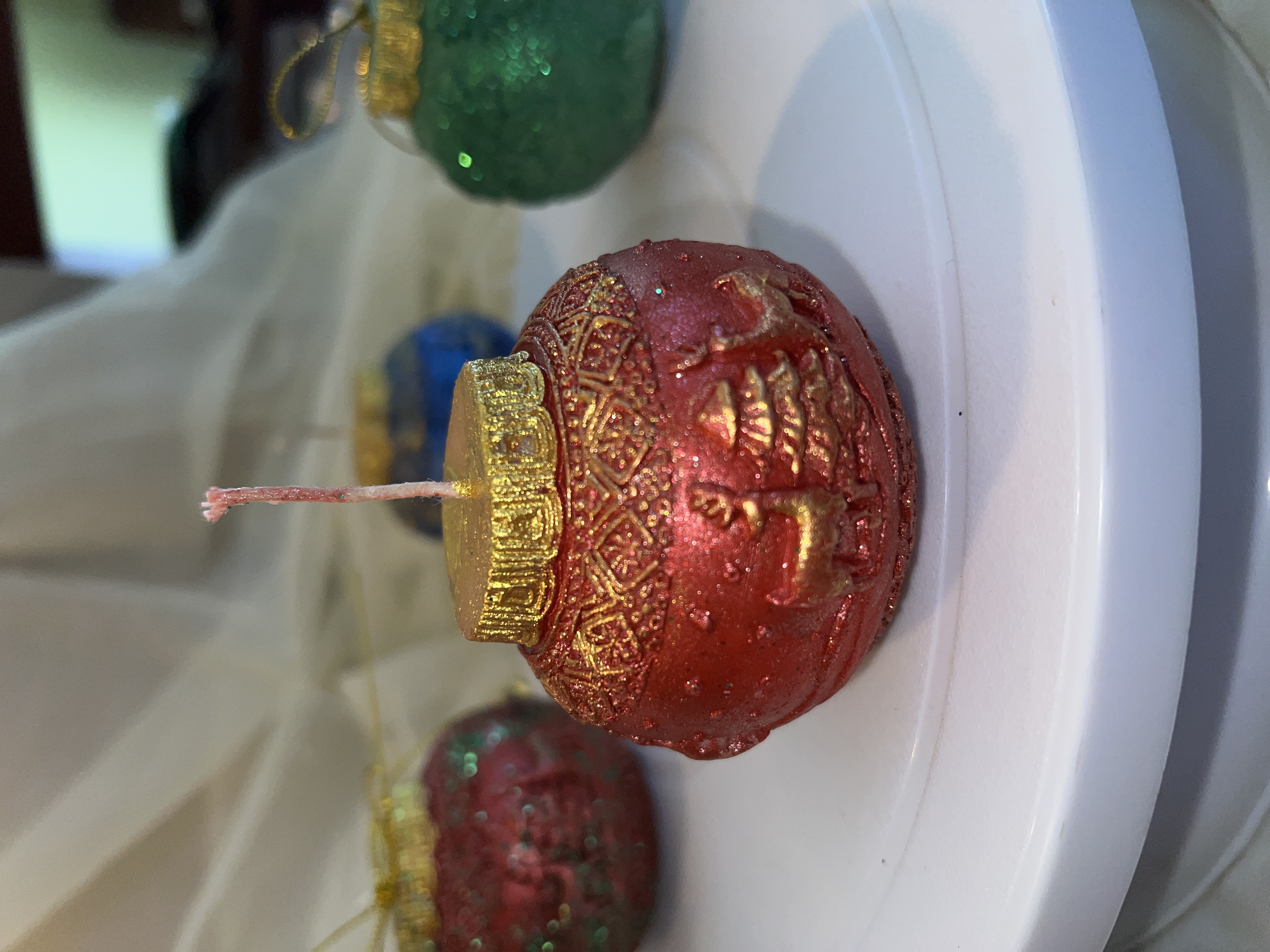 Świąteczne świeczki bombki