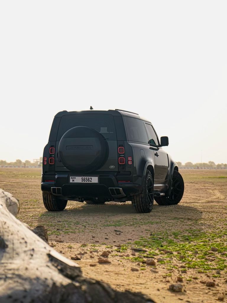 Land Rover Defender (4 Door)