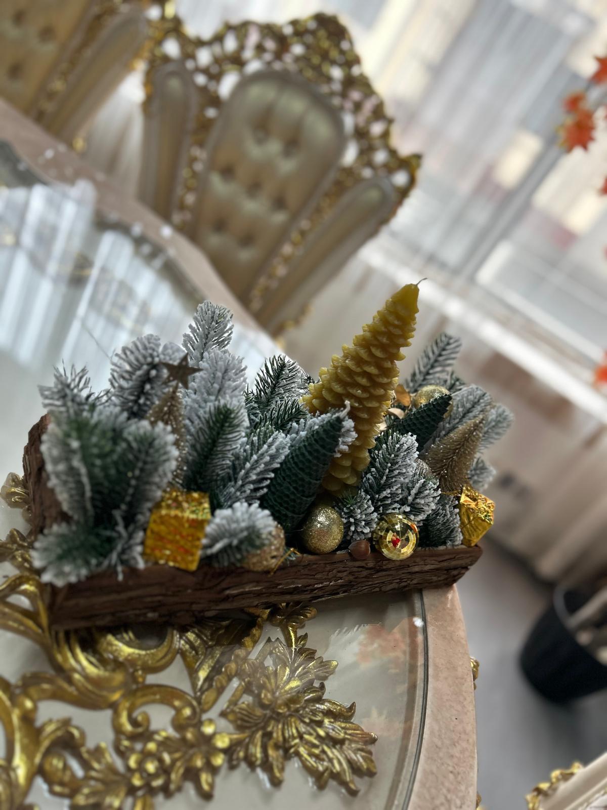 Aranjament de Crăciun cu Lumânare în Formă de Brad și Pădure Miniaturală