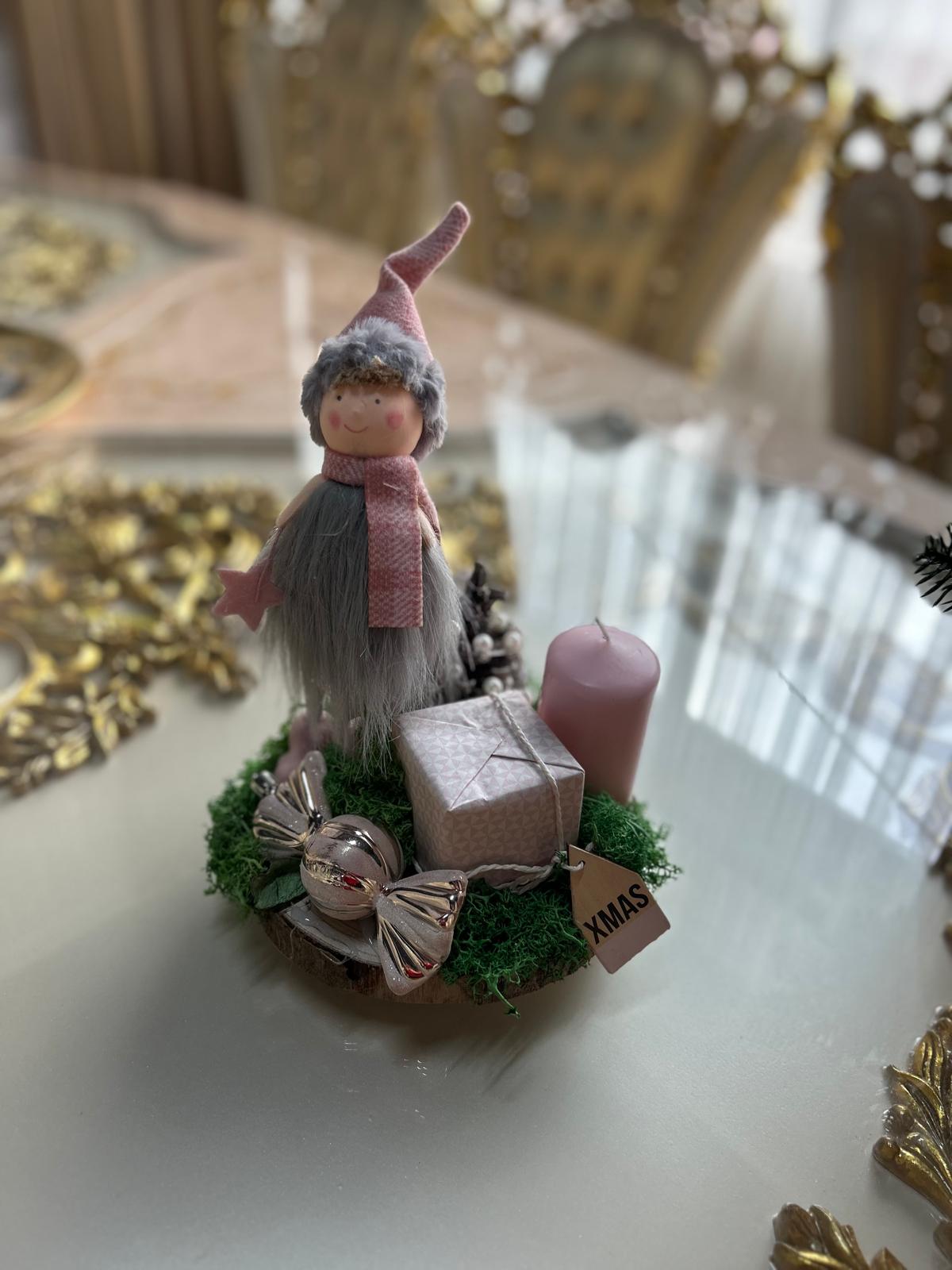 Aranjament cu Figurină de Crăciun și Lumânare Roz