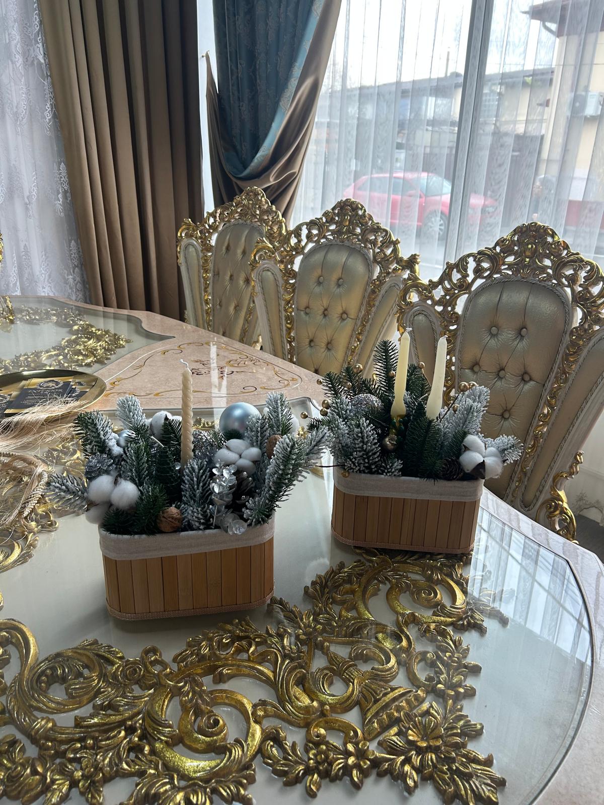 Decorațiune Crăciun Roz în Coșuleț cu Lumânări Pastel și Crenguțe Înzăpezite