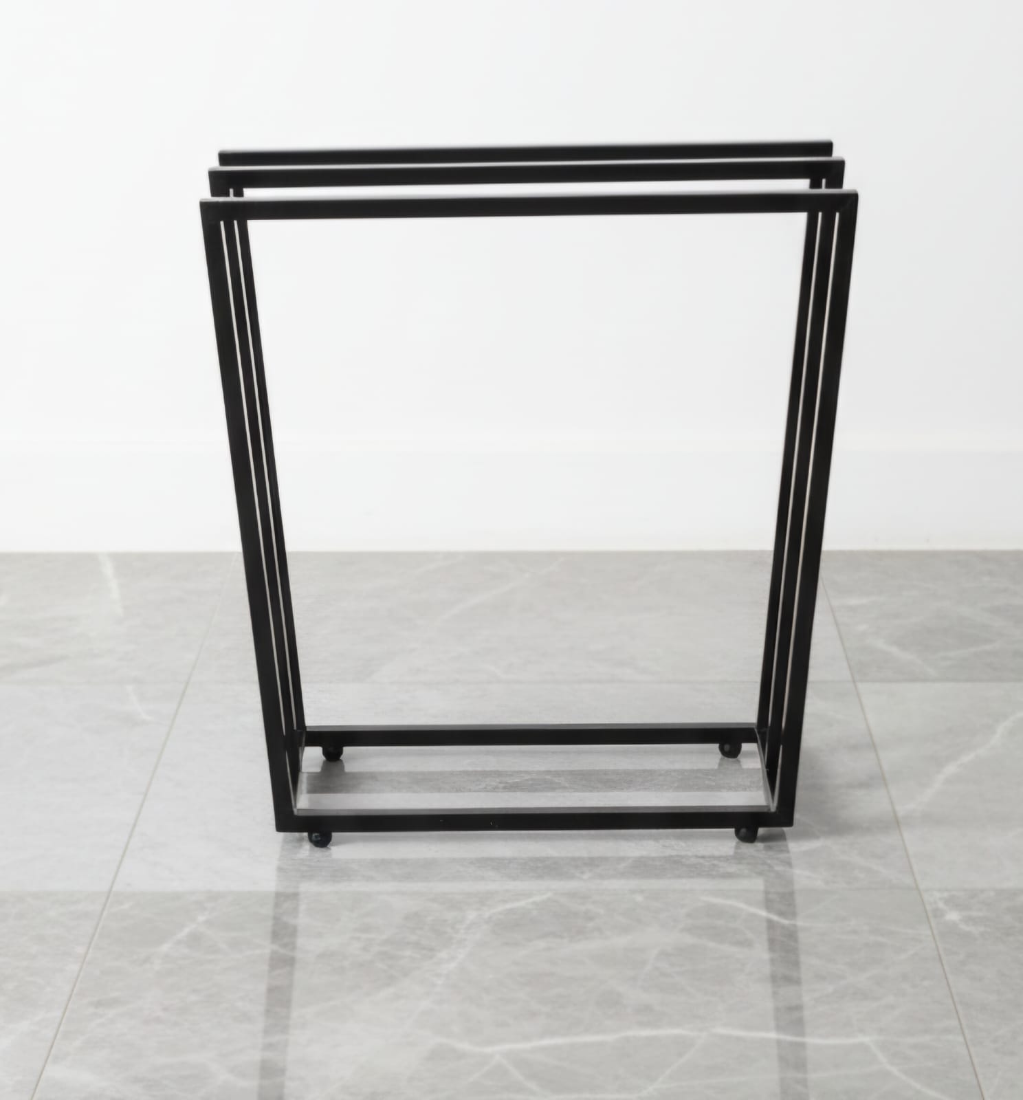 Toallero de piso de herrería estilo industrial | Mobilia Desing