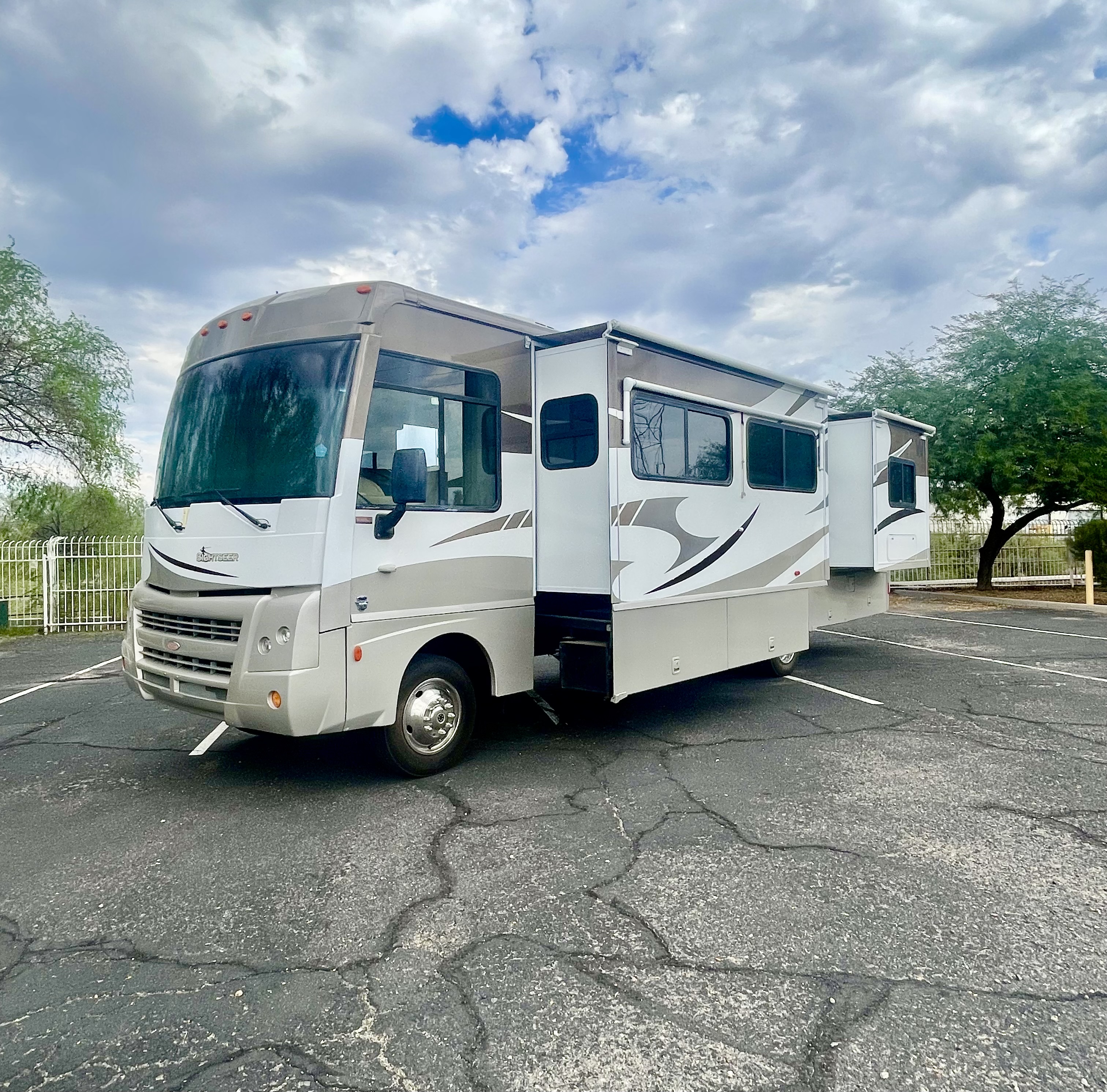 2011 Winnebago Sightseer 31E