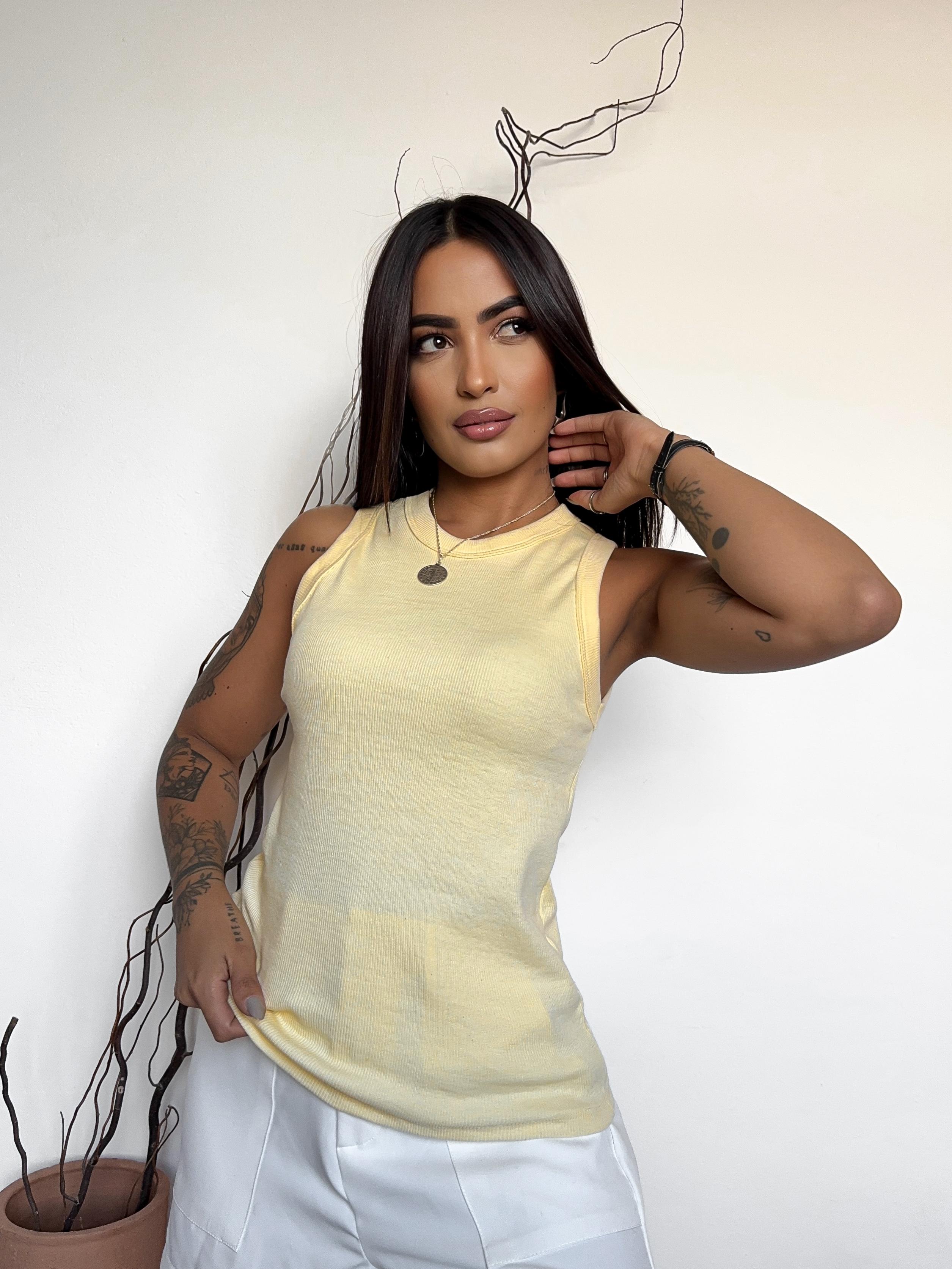 Regata Sara - Amarelo bebê