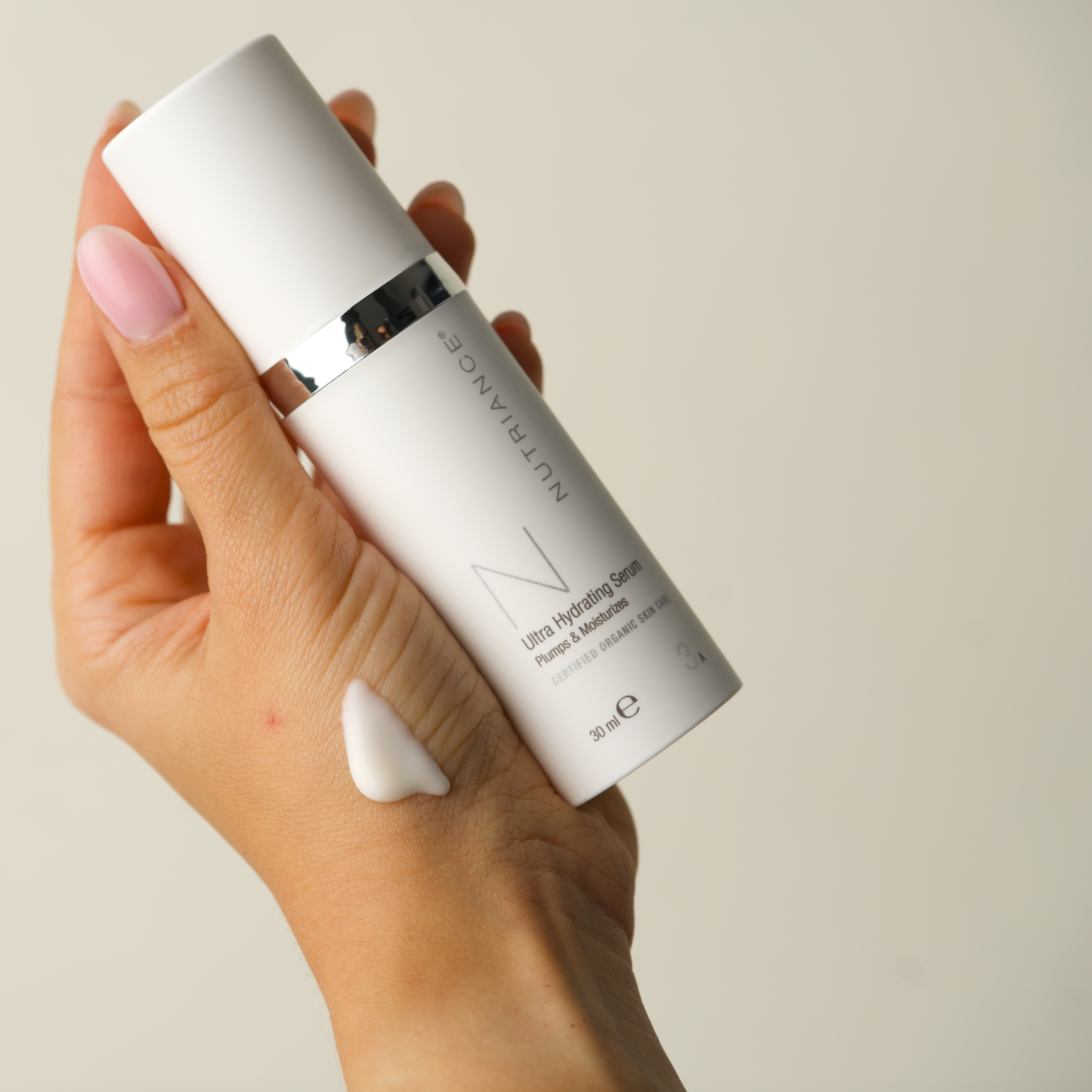 „Ultra Hydrating Serum“ intensyviai giliai odą drėkinantis serumas (sausai ir normaliai odai)