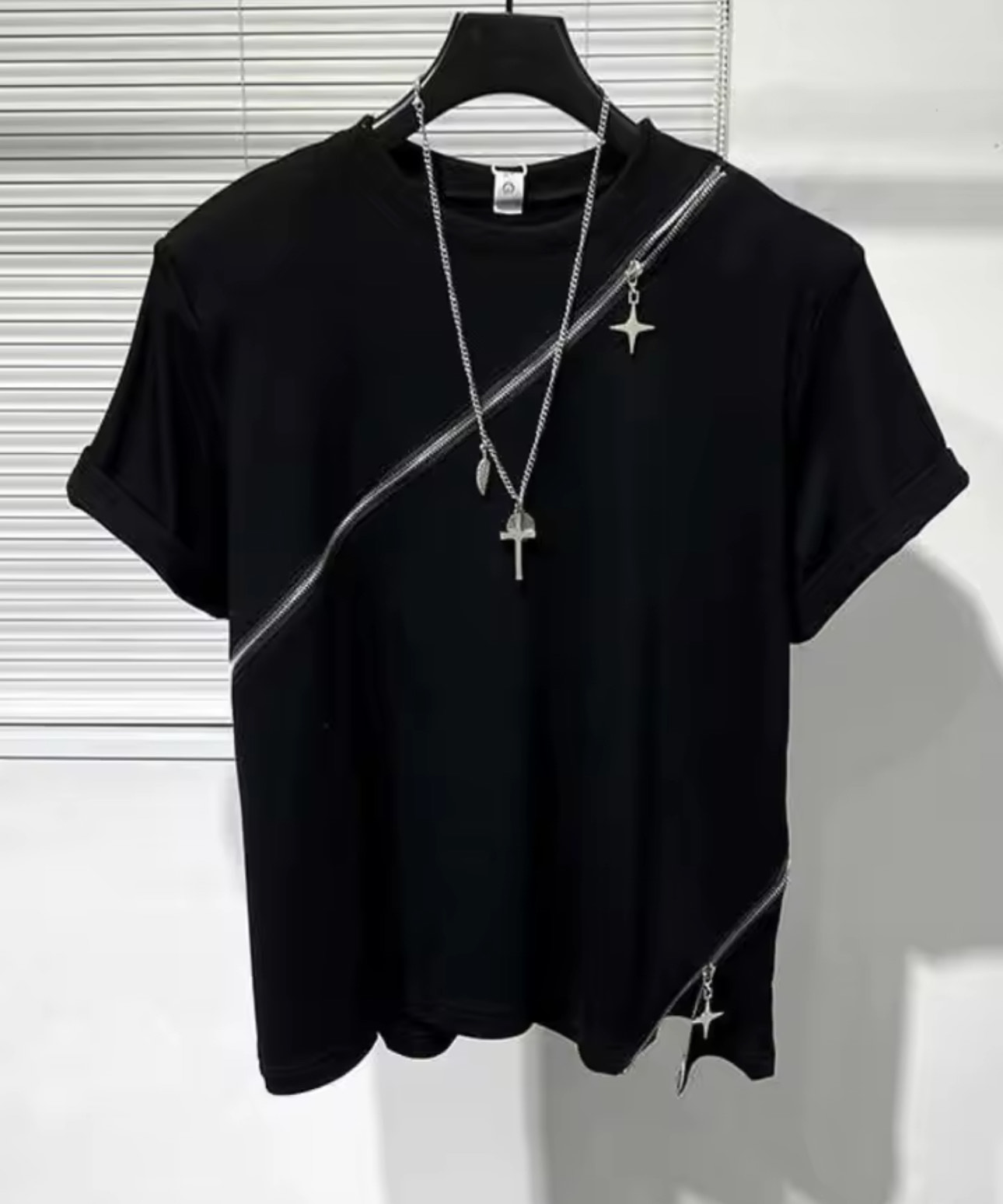 Black zipper short-sleeve T-shirt