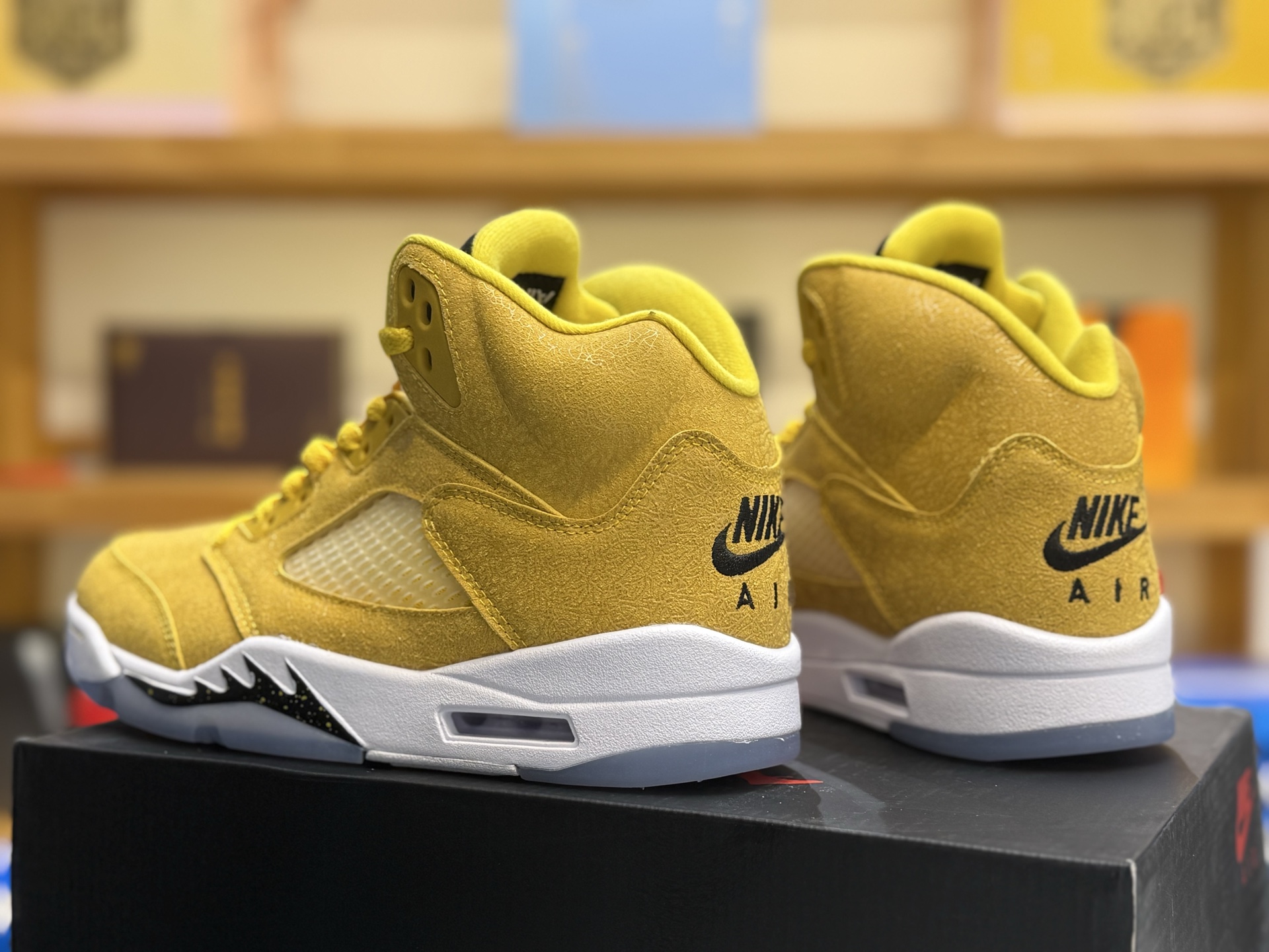 Air Jordan 5 Retro 'Michigan'