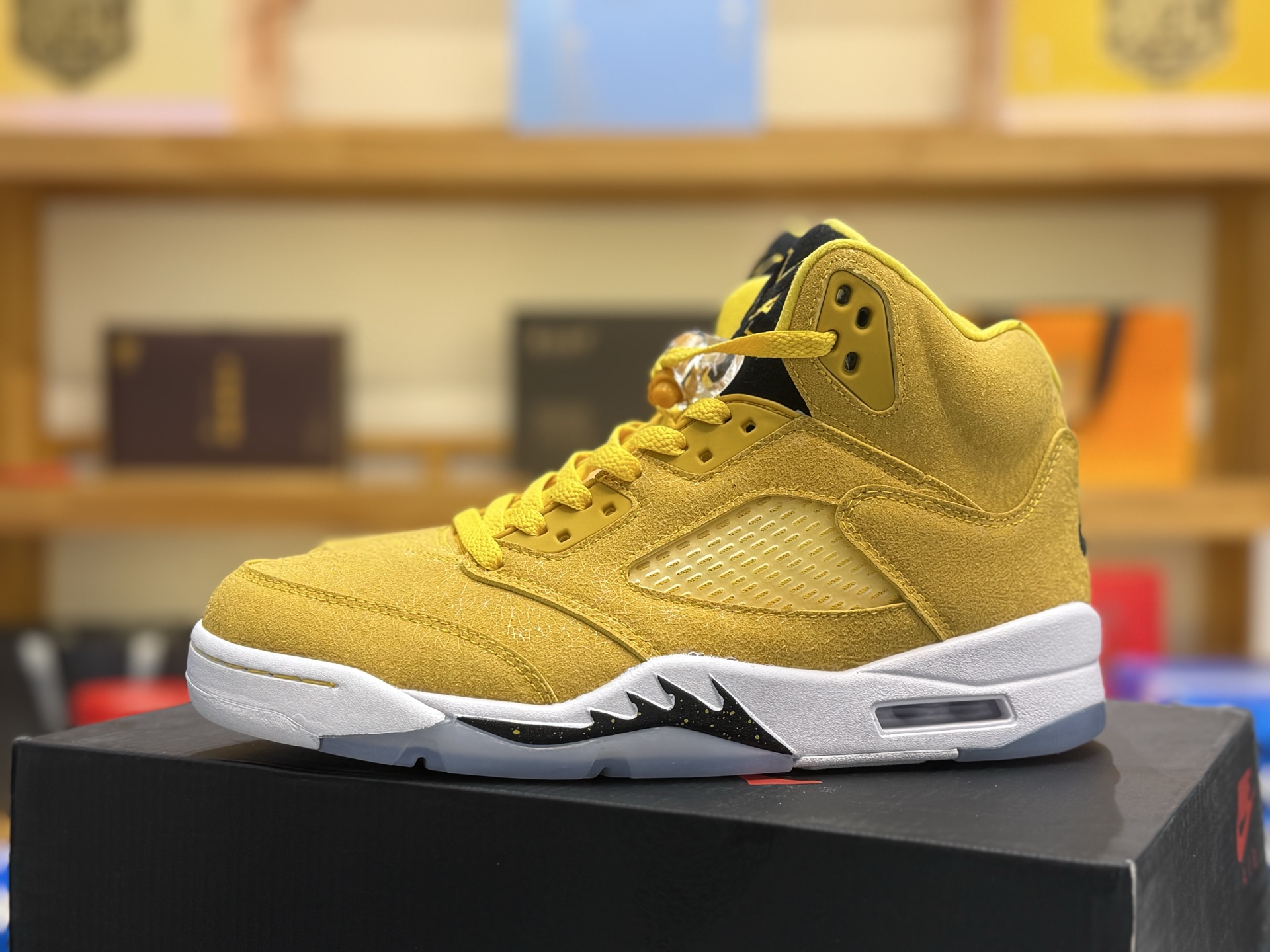 Air Jordan 5 Retro 'Michigan'