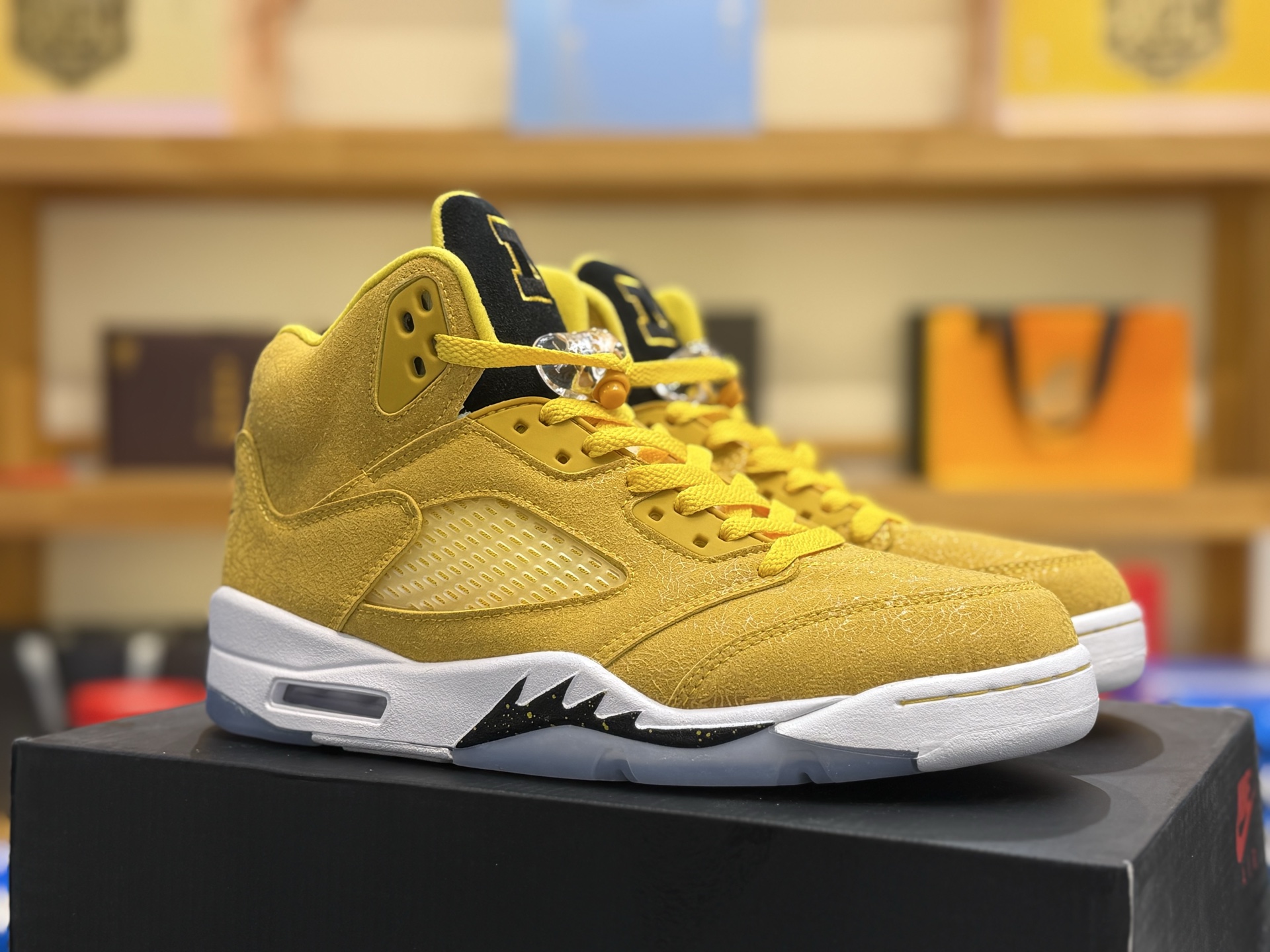 Air Jordan 5 Retro 'Michigan'