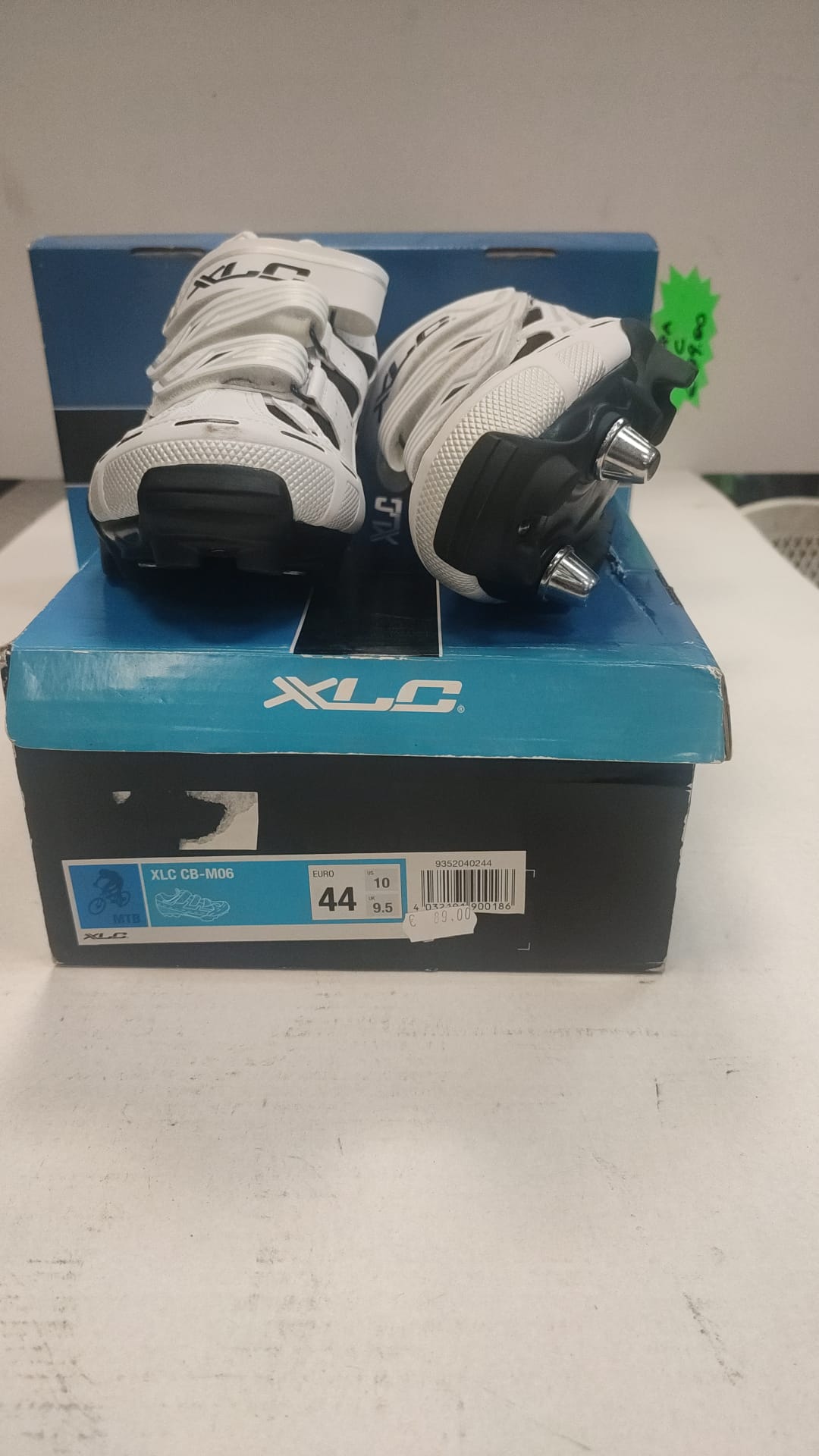 SCARPE MTB XLC CON TACCHETTI ESTRAIBILI COLOR WHITE CO CHIUSURA A STRAPPO N. 43 - 44 