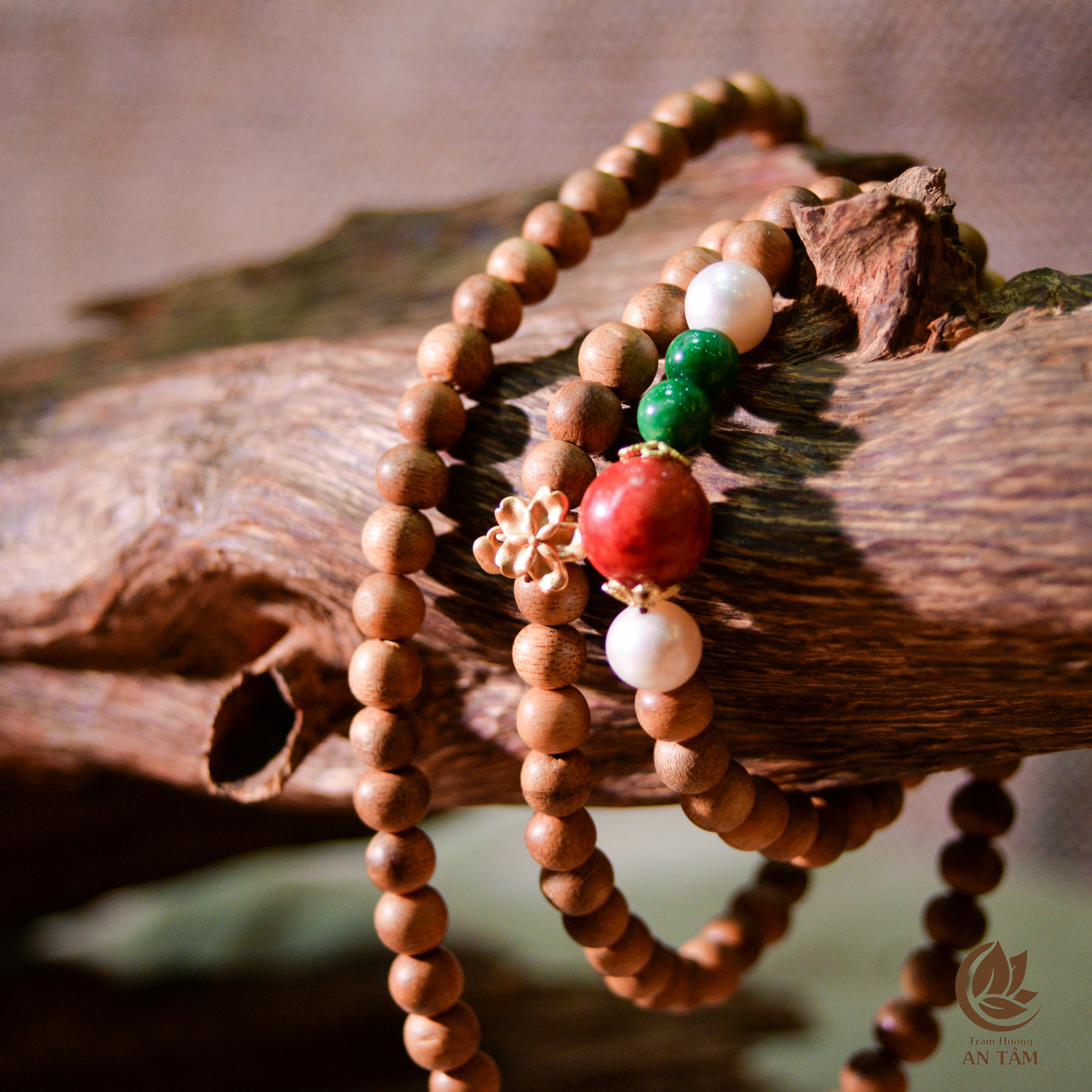 Vòng đeo tay trầm hương An Tâm 