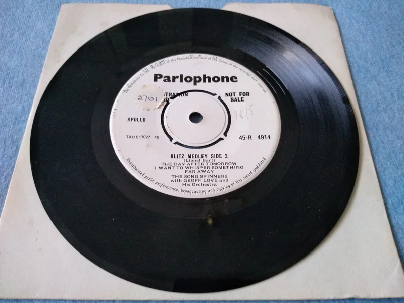 The Song Spinners With Geoff Love And His Orchestra ‎– Blitz Medley (Parlophone 1962) 7"  Vinyl single VG/- promo