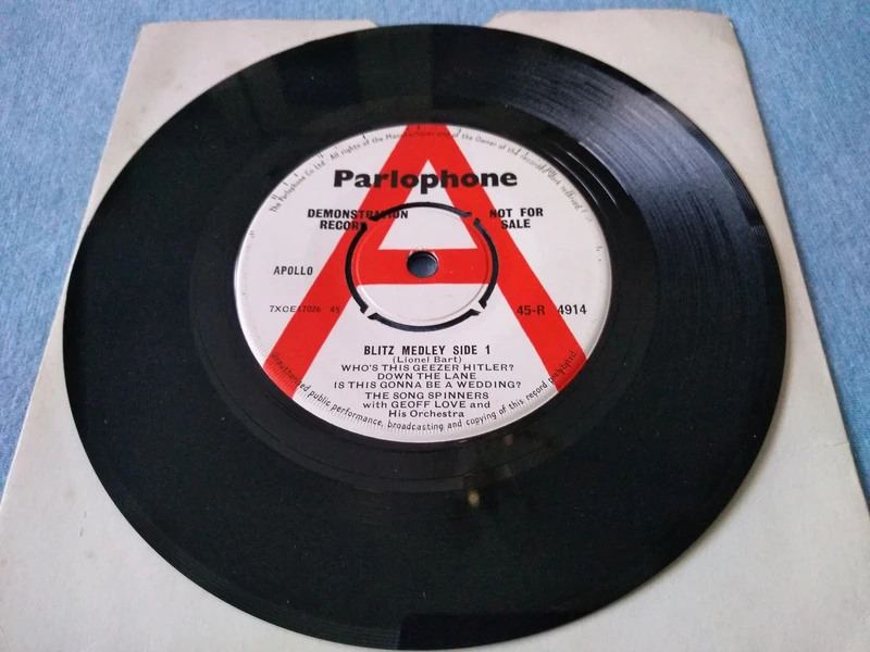 The Song Spinners With Geoff Love And His Orchestra ‎– Blitz Medley (Parlophone 1962) 7"  Vinyl single VG/- promo