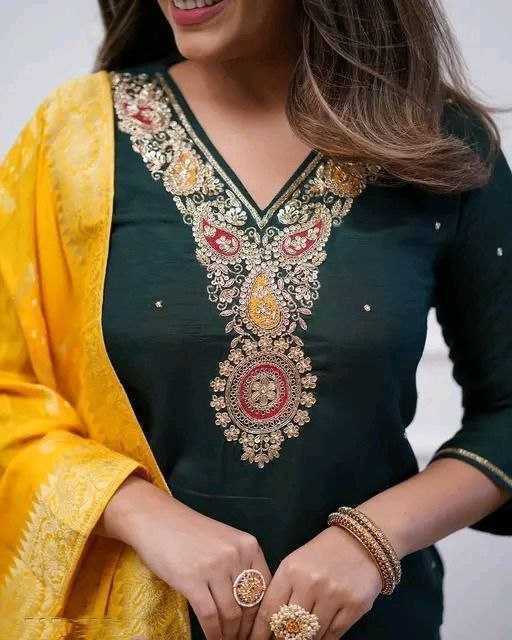 Women Ethnic Motifs Embroidered Kurta Set