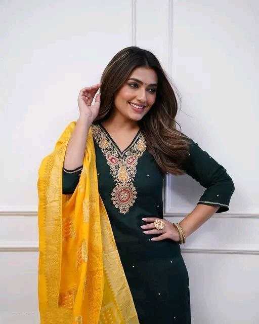 Women Ethnic Motifs Embroidered Kurta Set