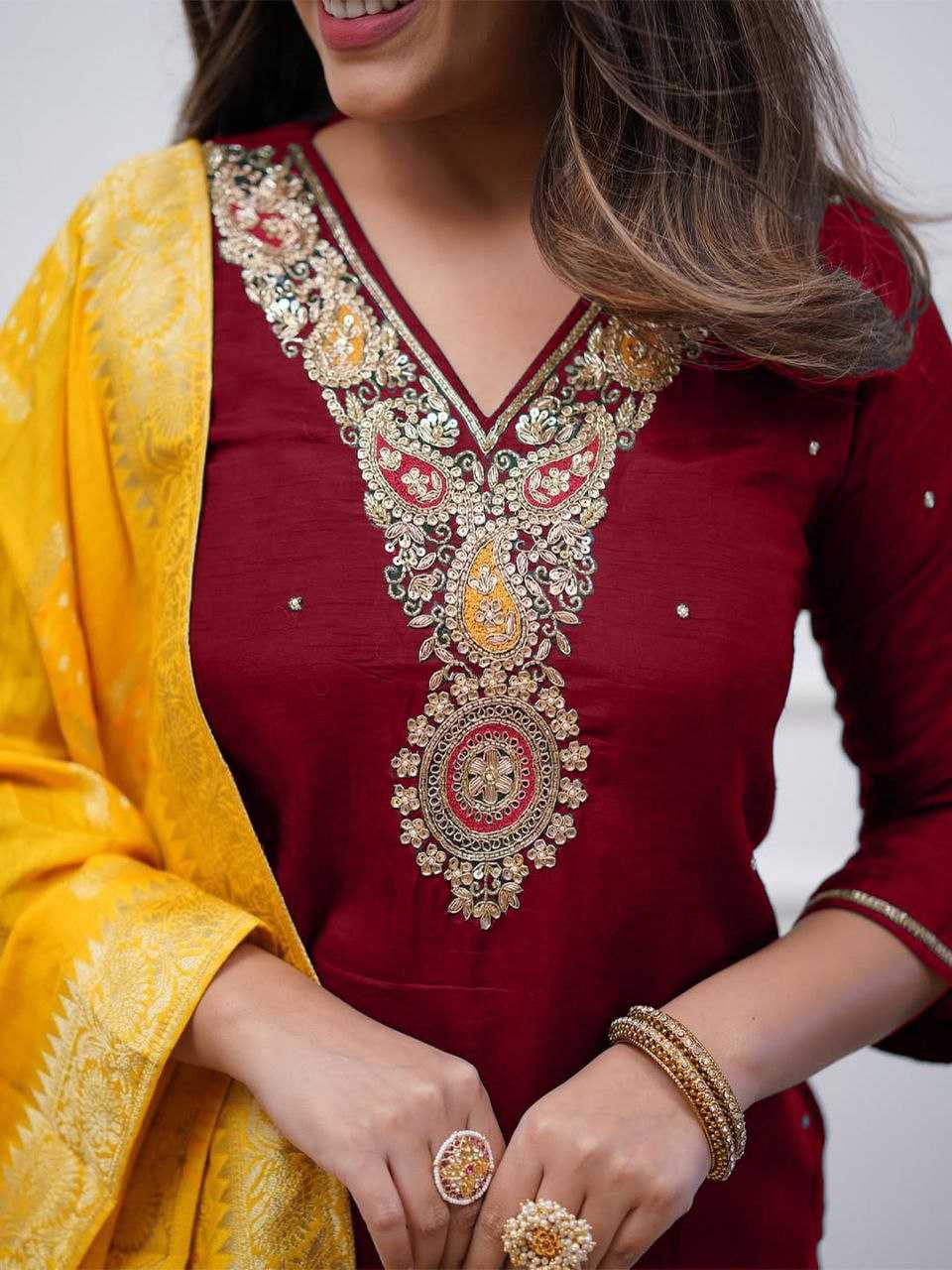 Women Ethnic Motifs Embroidered Kurta Set