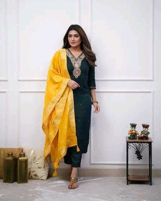 Women Ethnic Motifs Embroidered Kurta Set