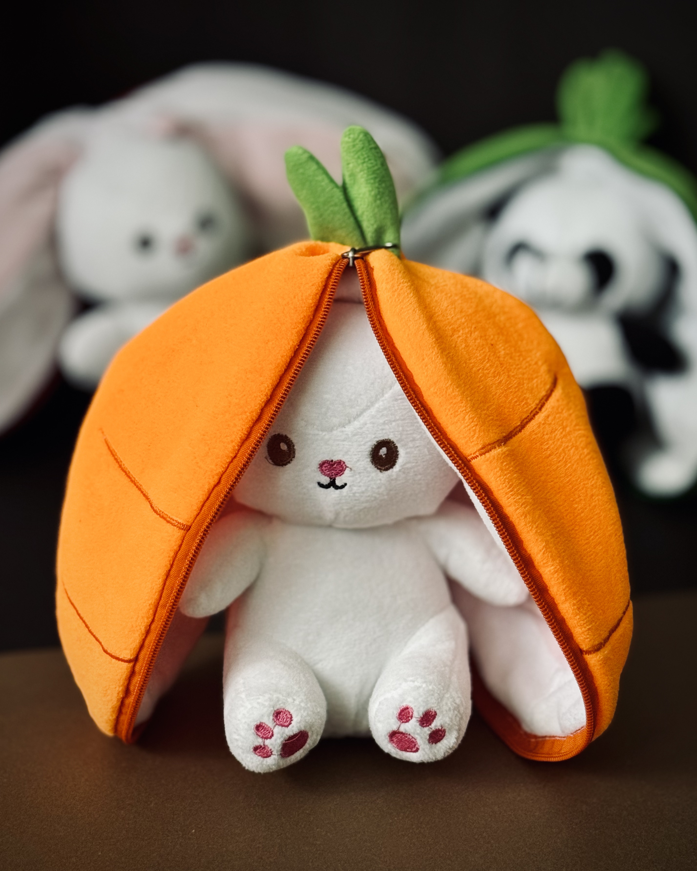 Havuç Kostümlü Peluş Tavşan