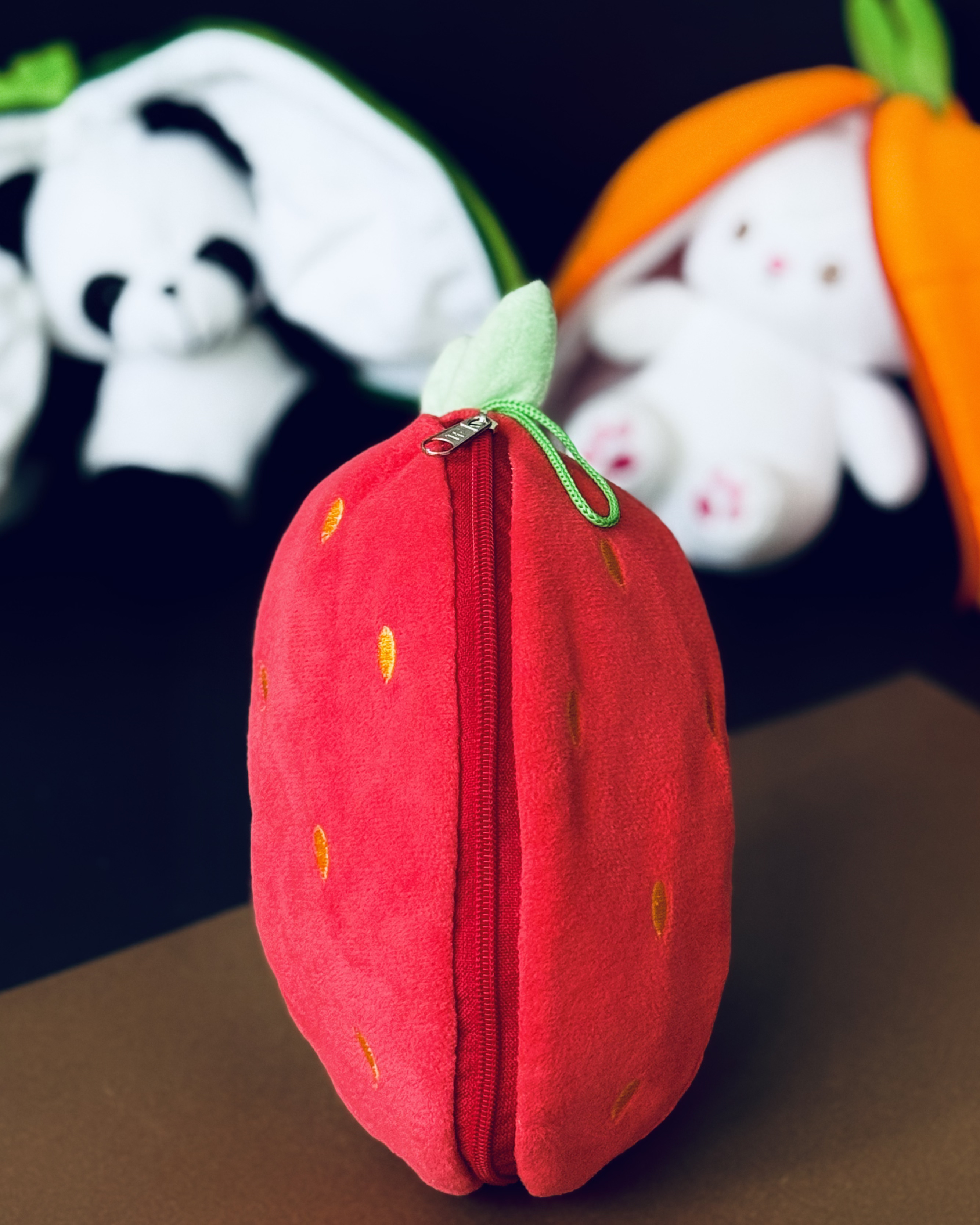 Çilek Kapüşonlu Peluş Oyuncak