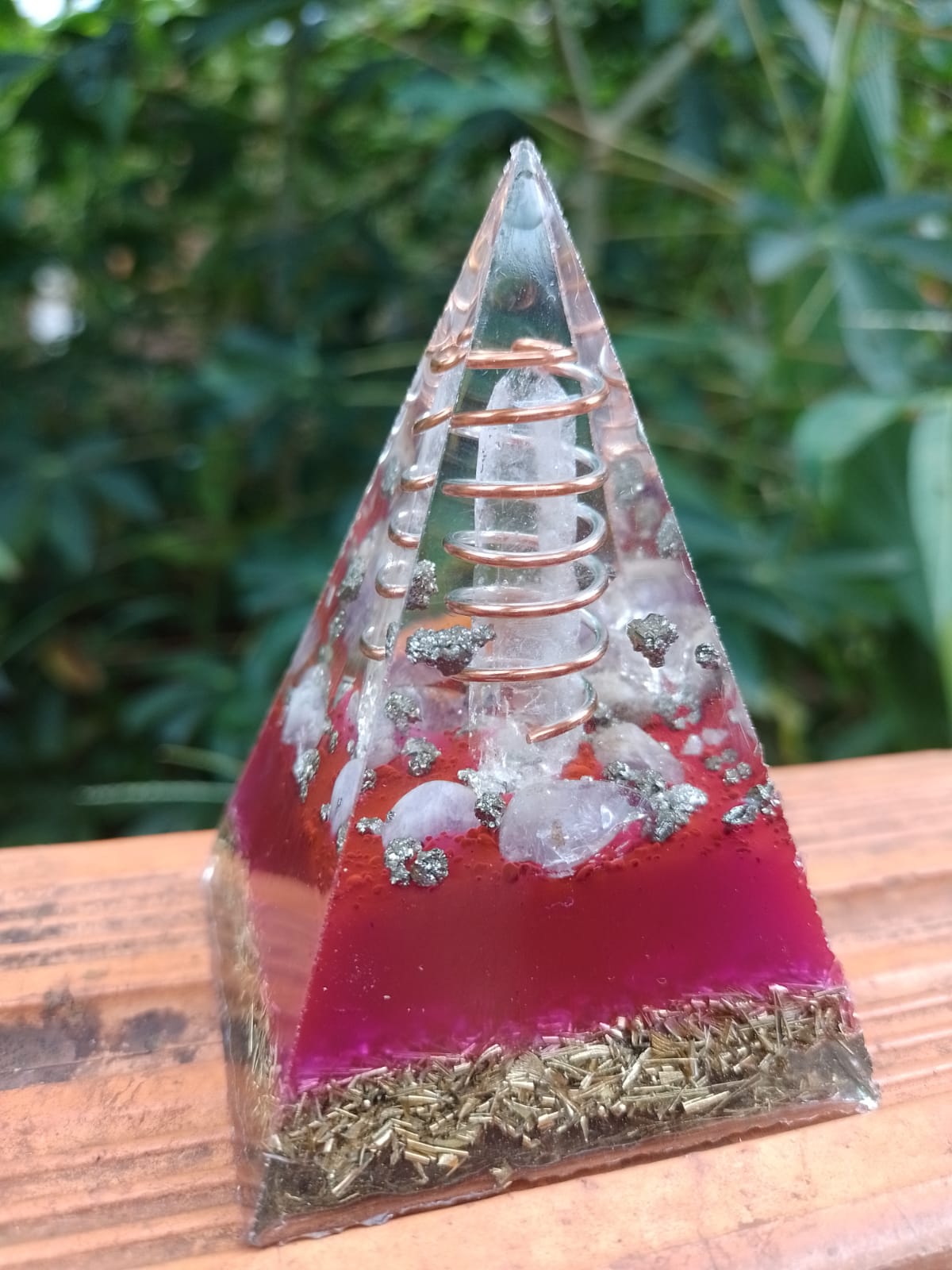 Pirâmide de orgonite