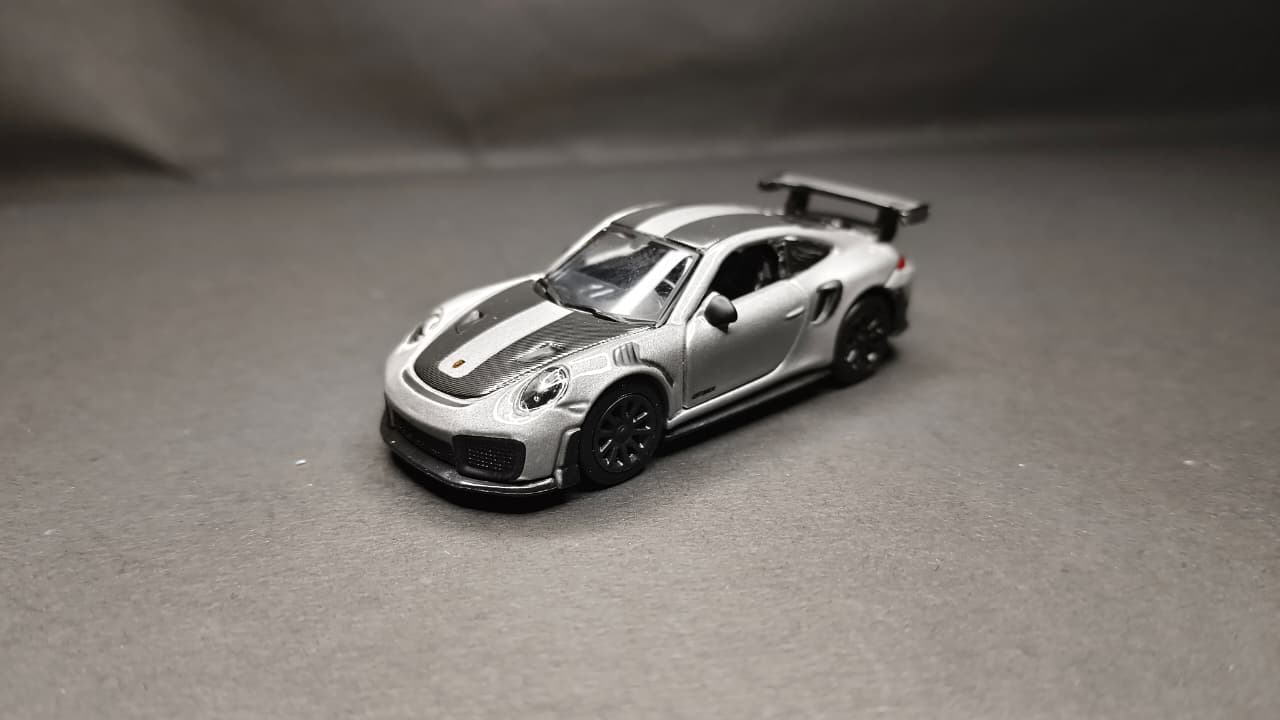 Porsche 911 GT2 RS Silver