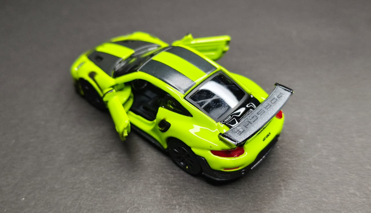 Porsche 911 GT2 RS Green