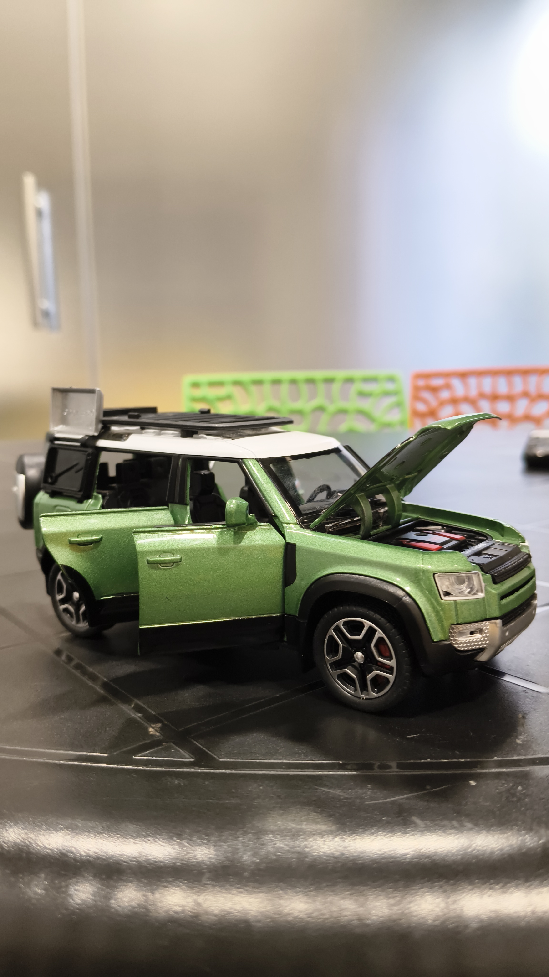 Land Rover Defender 1:32