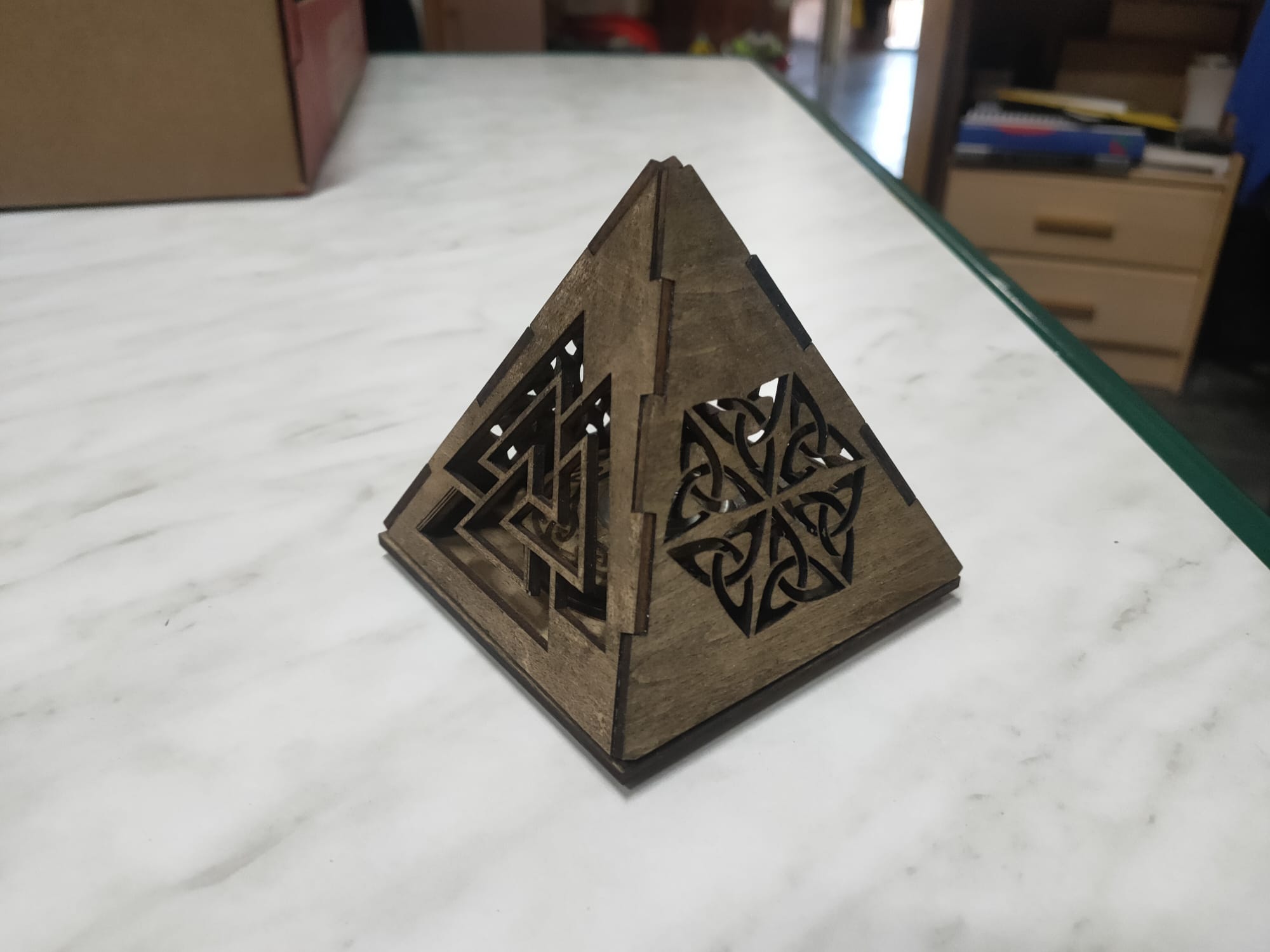 Quemador de incienso, piramide