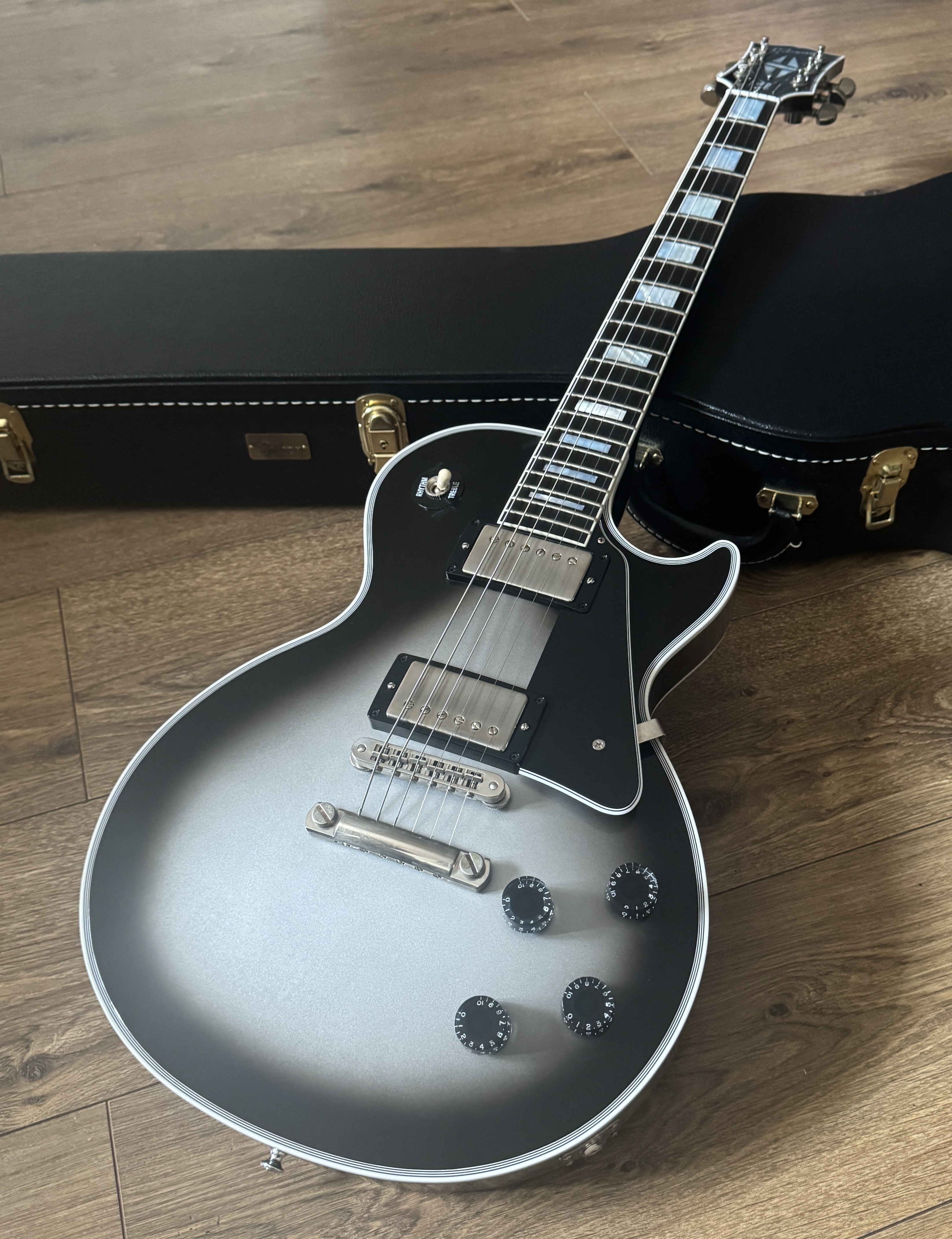 2024 Gibson Les Paul Custom M2M Silverburst VOS