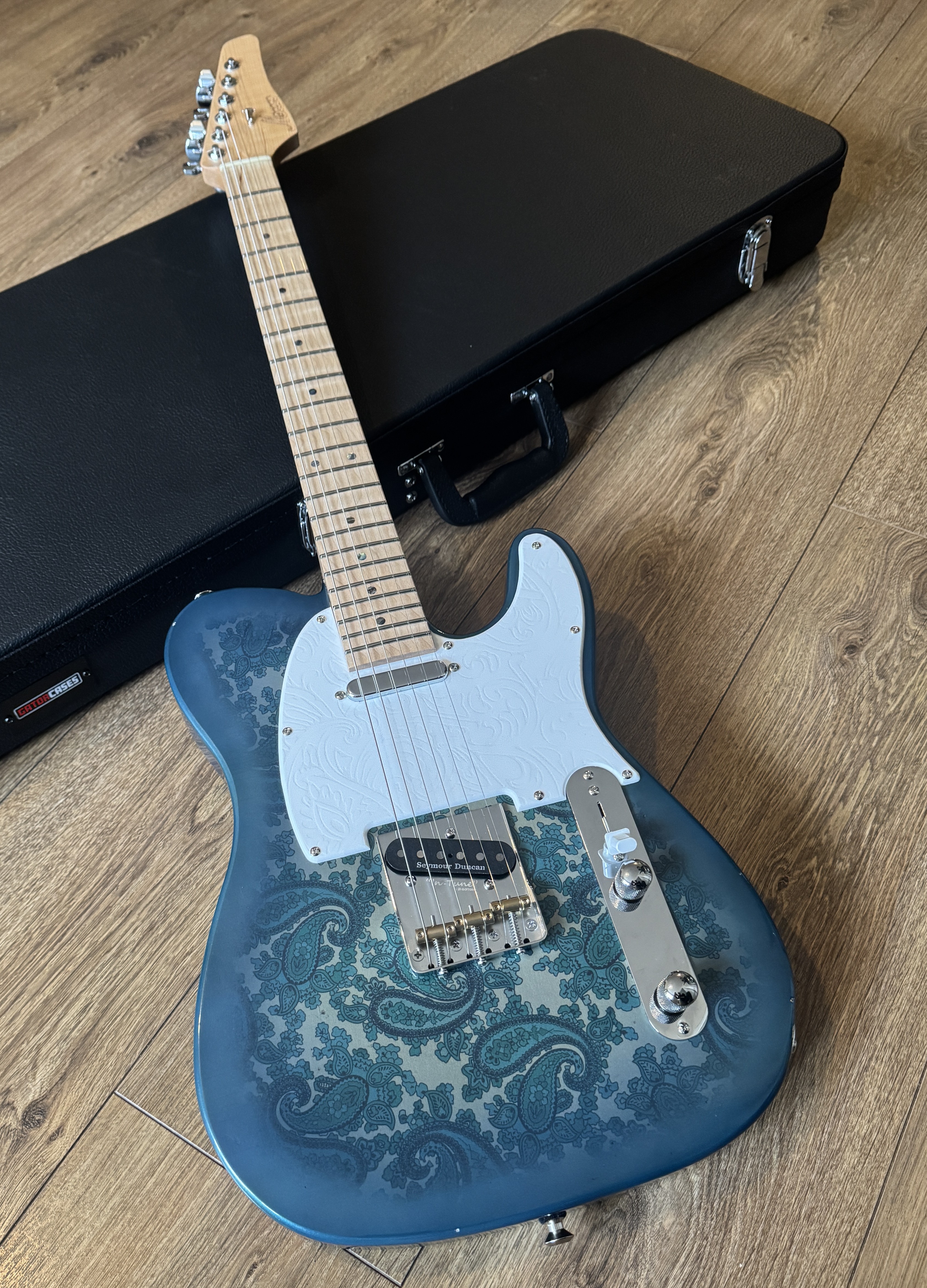 Moore Timothy Blue Paisley – Handcrafted in the UK