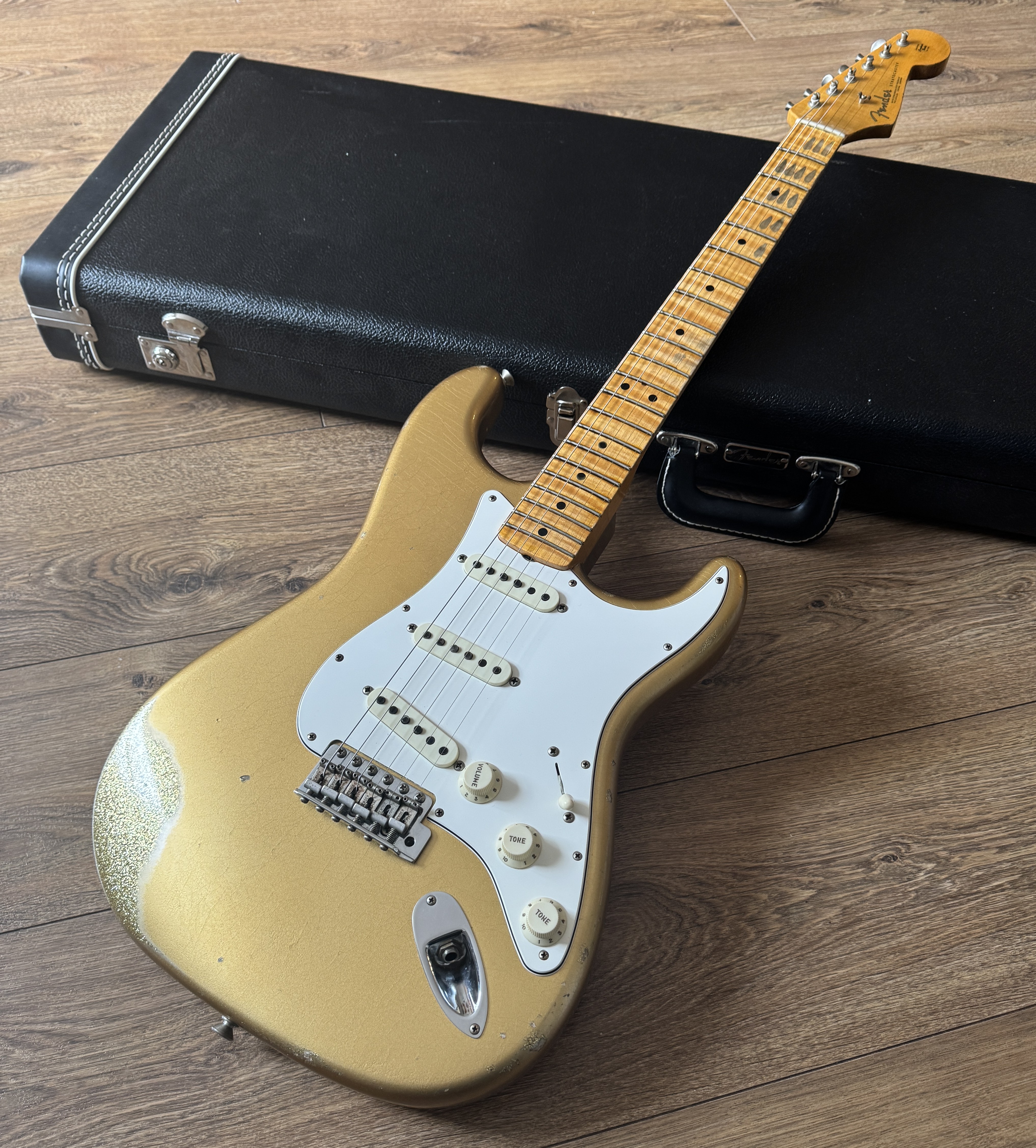 Fender Custom Shop Ltd. ’64 Special Stratocaster Relic Aztec Gold over Gold Sparkle