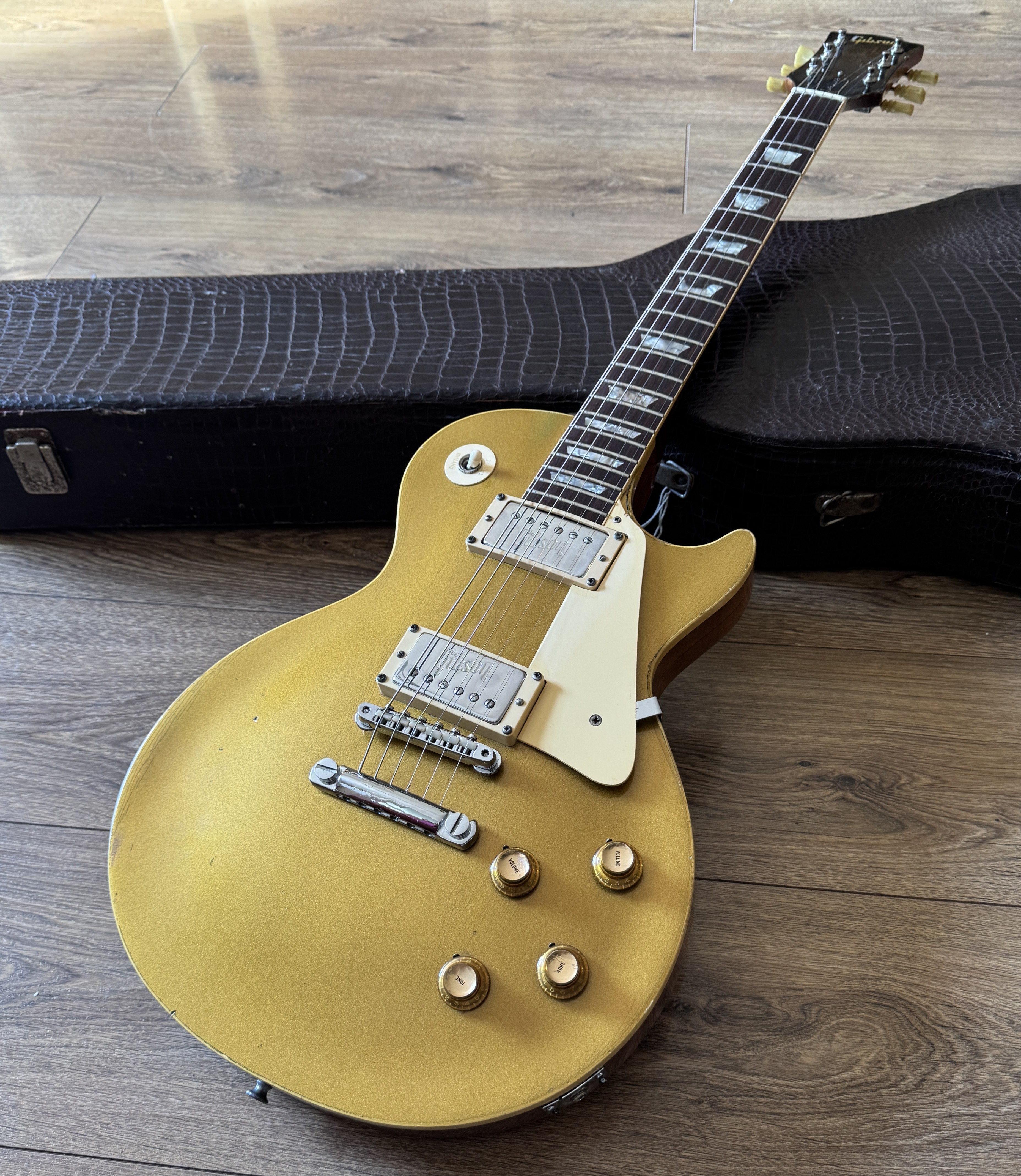 SOLD 1969 Gibson Les Paul Deluxe Goldtop (Humbucker conversion)