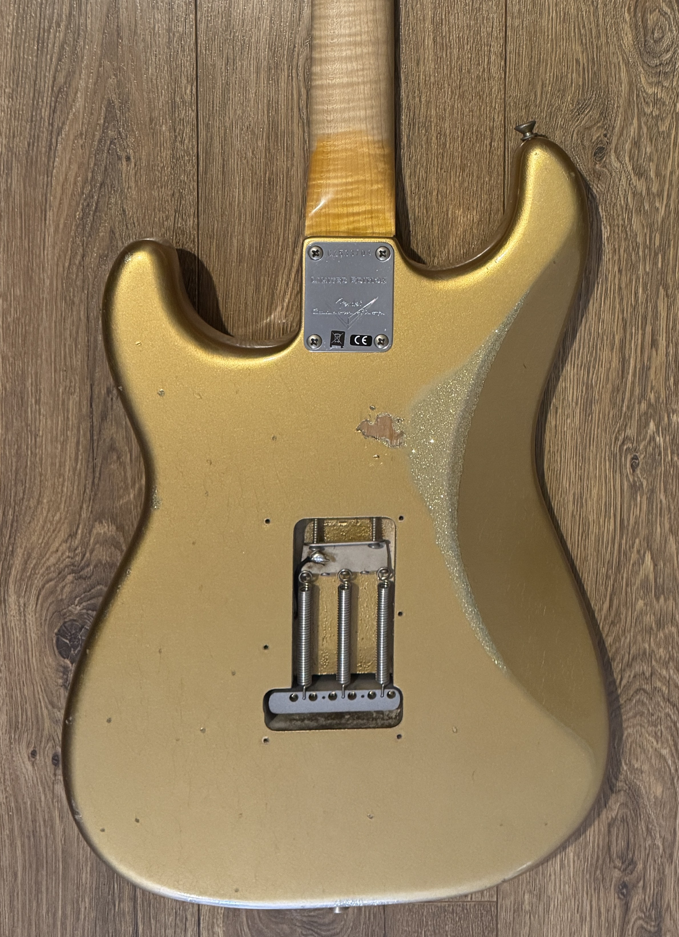 Fender Custom Shop Ltd. ’64 Special Stratocaster Relic Aztec Gold over Gold Sparkle