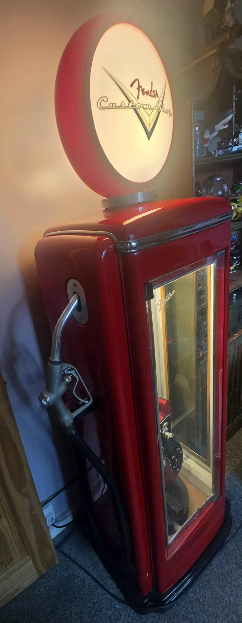 Fender Custom Shop 1950s Petrol Pump Display Case – Fully Restored & Working