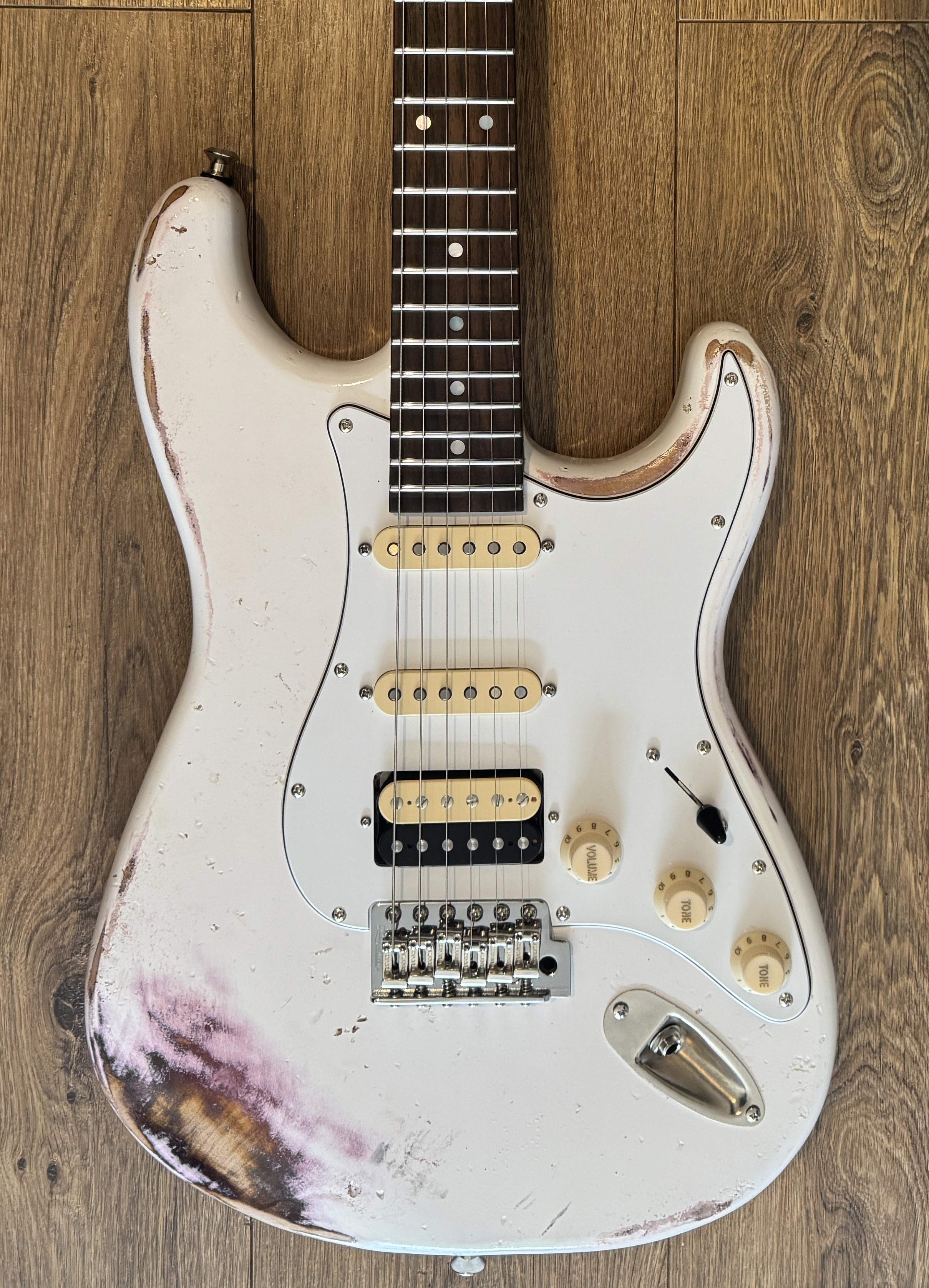 Moore Samuel White/Sunburst – Handcrafted in the UK