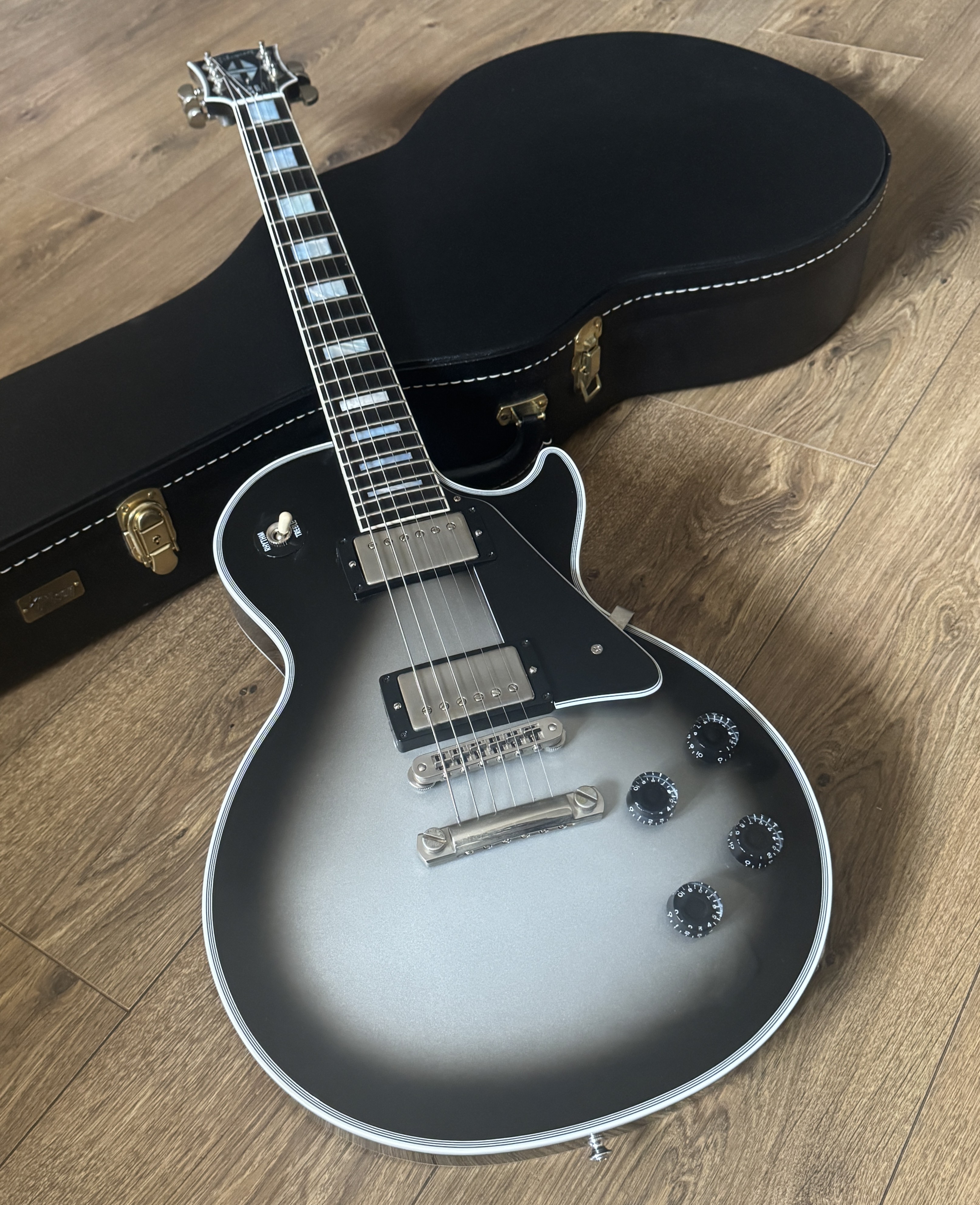 2024 Gibson Les Paul Custom M2M Silverburst VOS