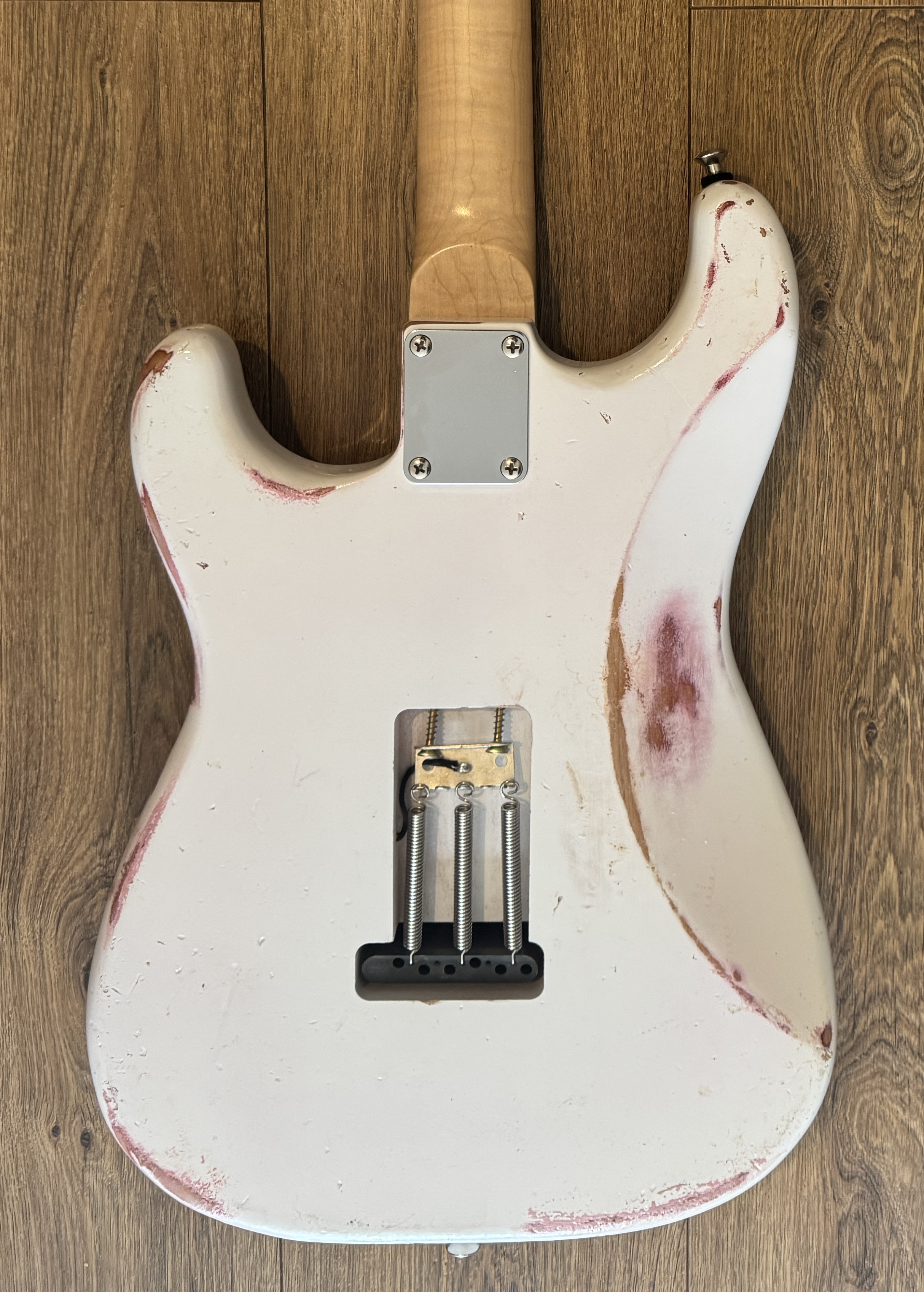 Moore Samuel White/Sunburst – Handcrafted in the UK