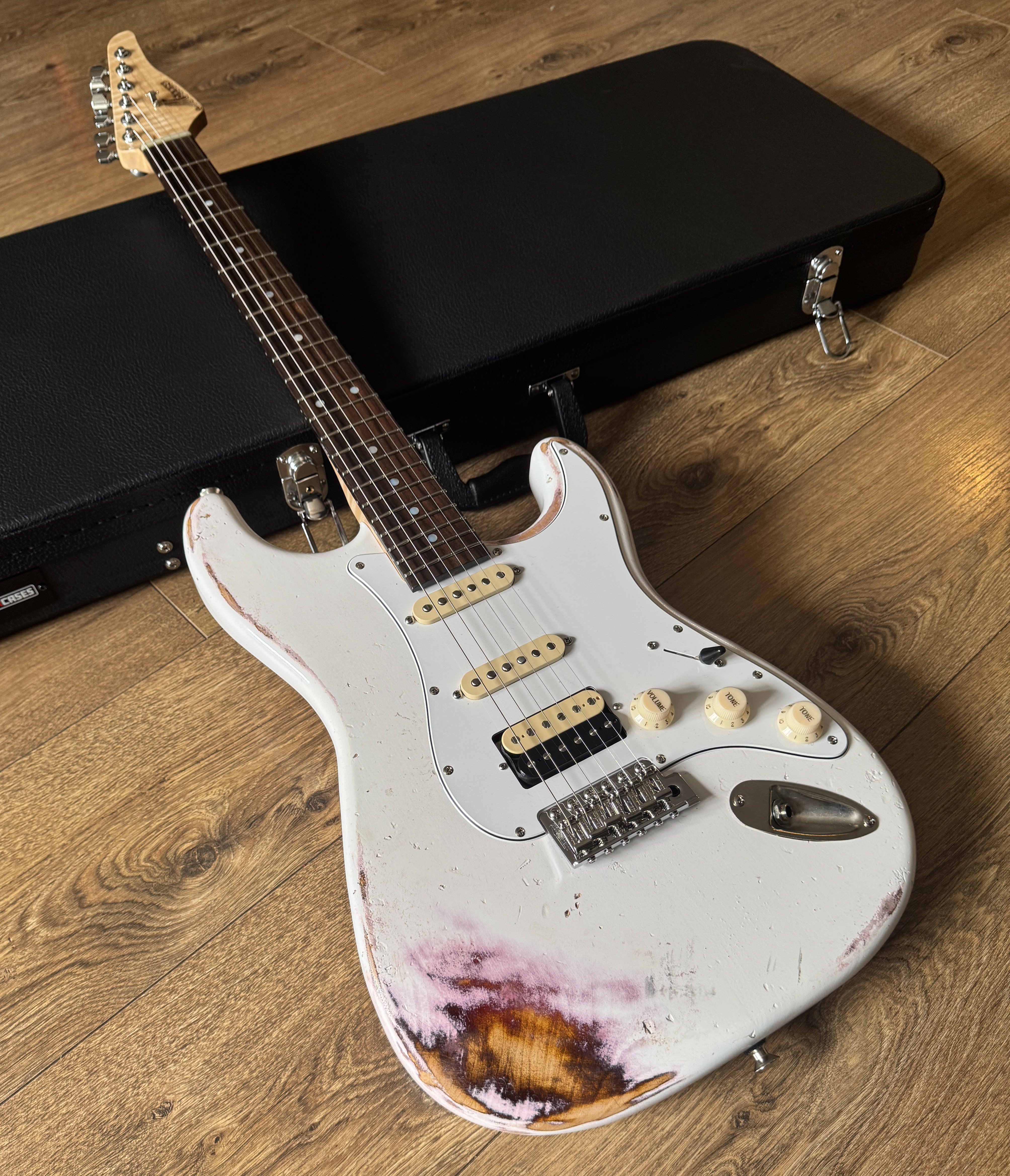 Moore Samuel White/Sunburst – Handcrafted in the UK