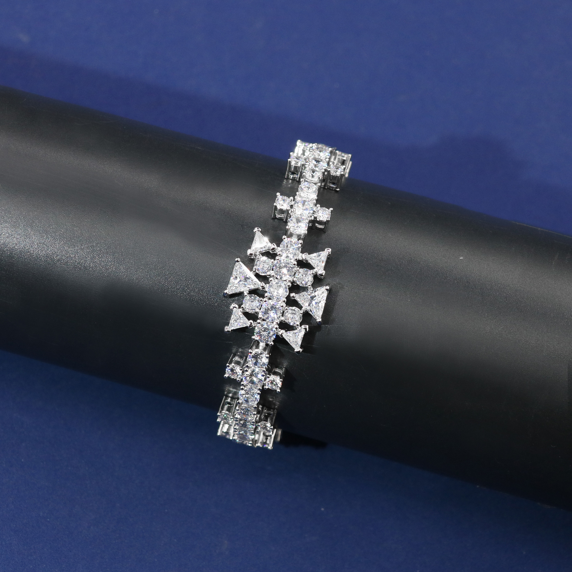New high quality elegant zircon bracelet