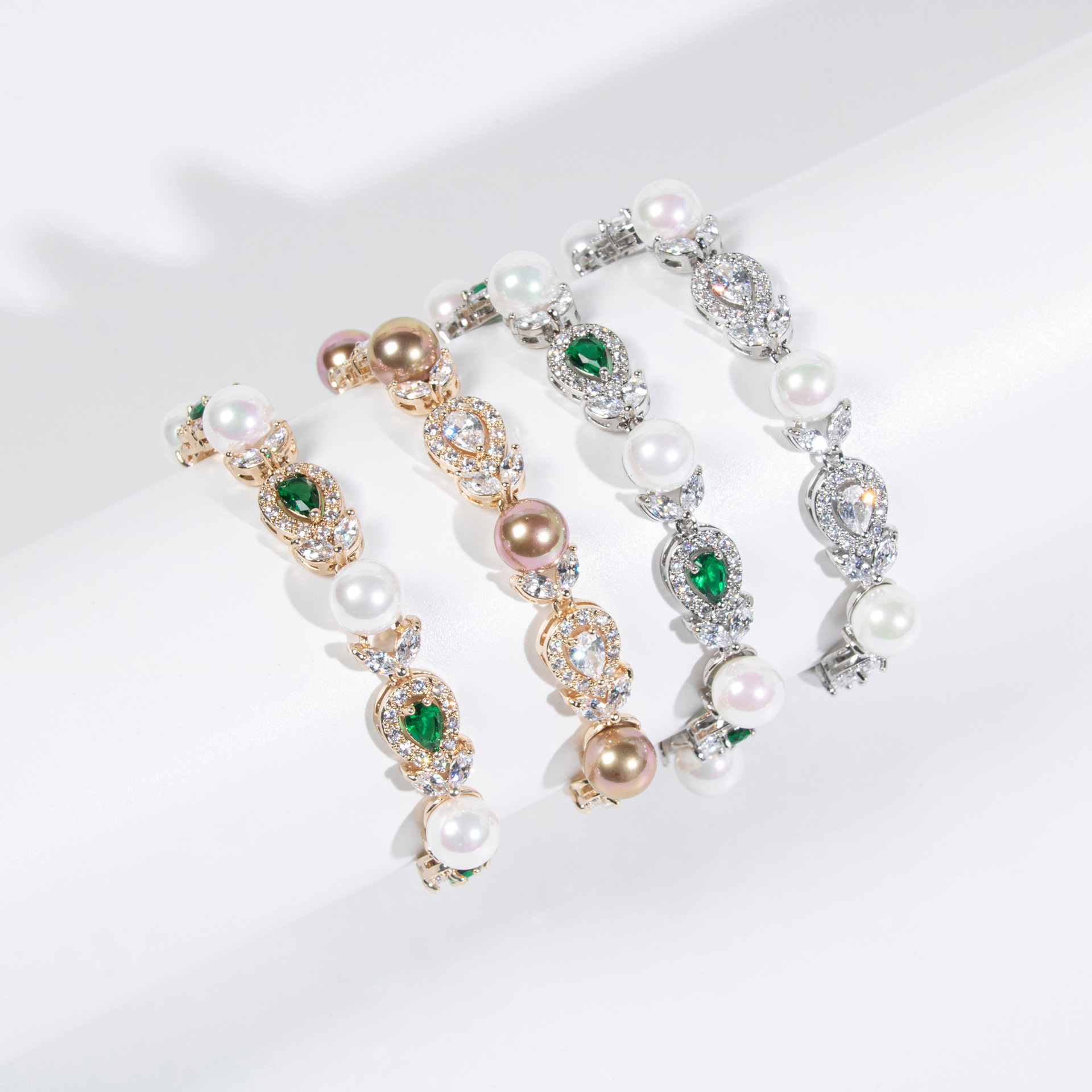 New elegant and beautiful zircon bracelet