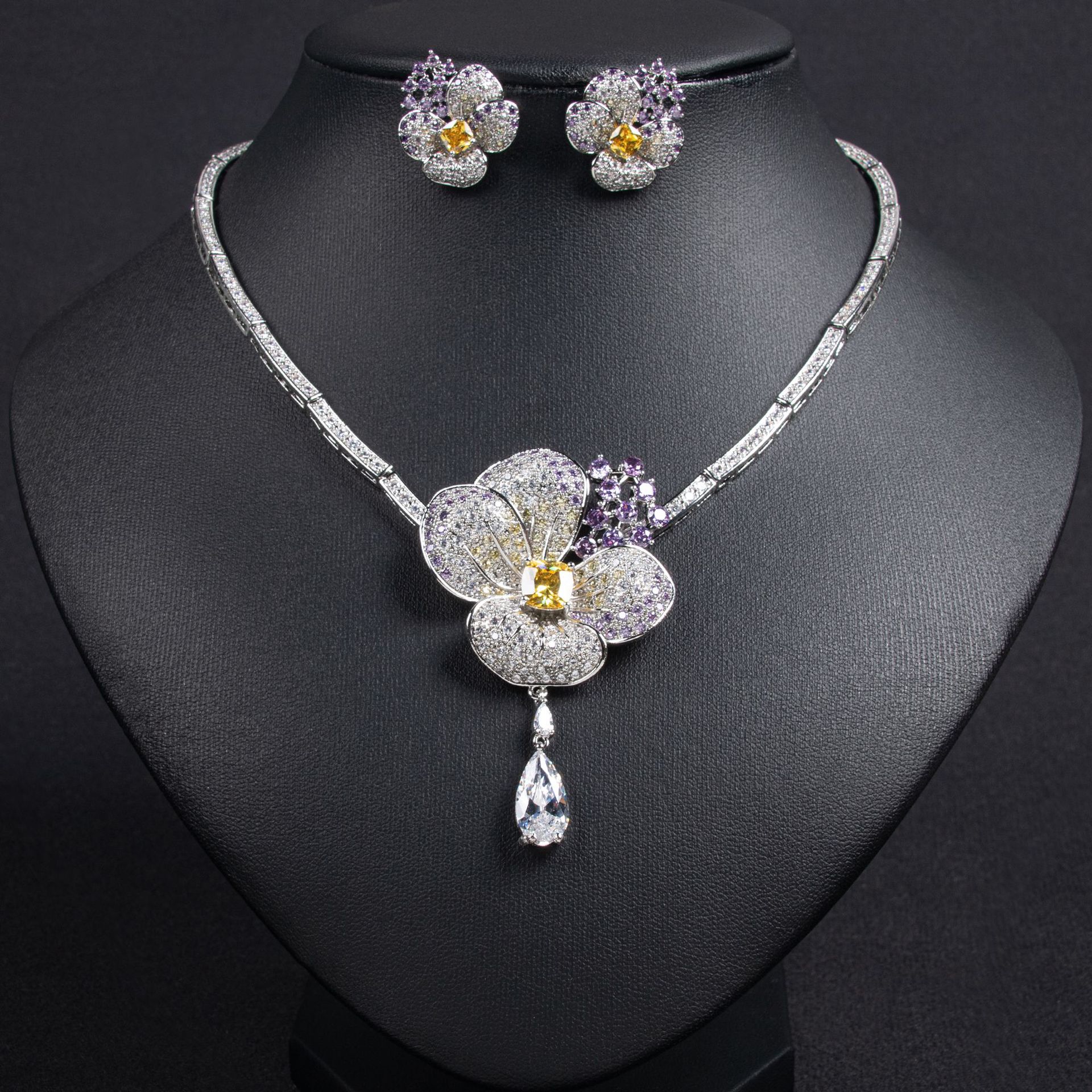 Elegant Flower Design Jewelry Set