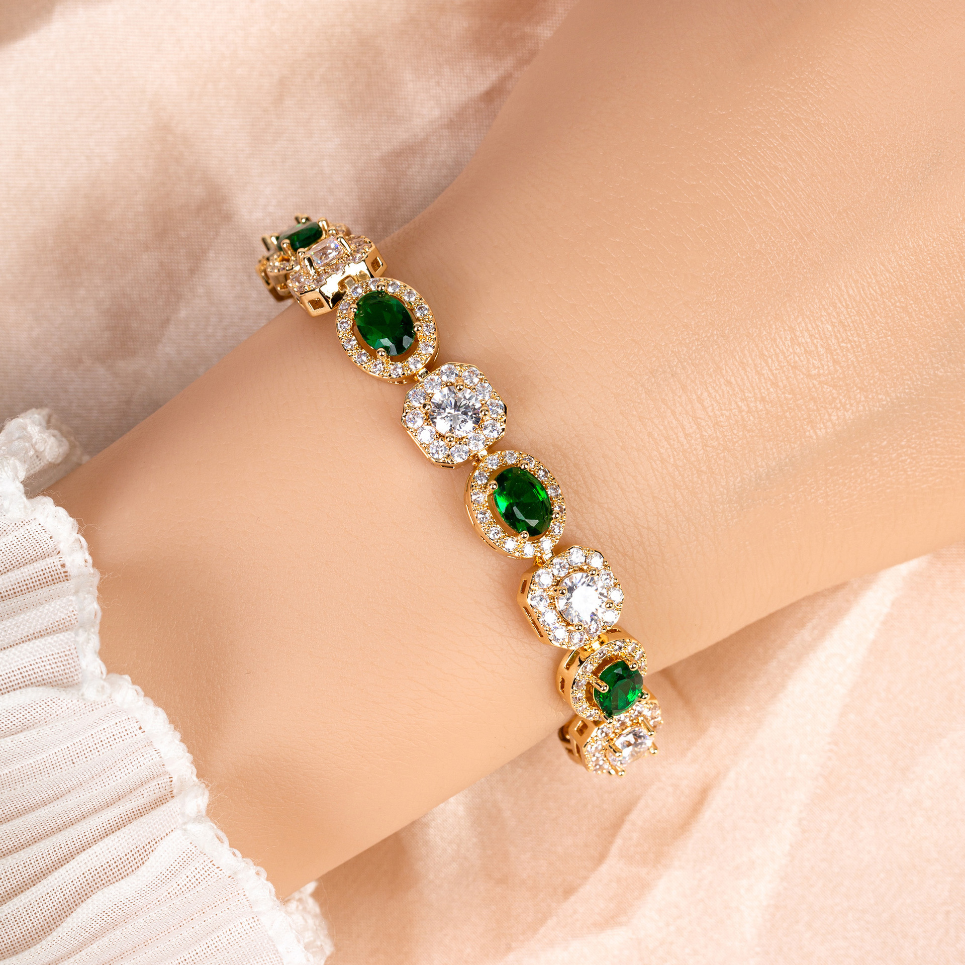 New elegant zircon bracelet